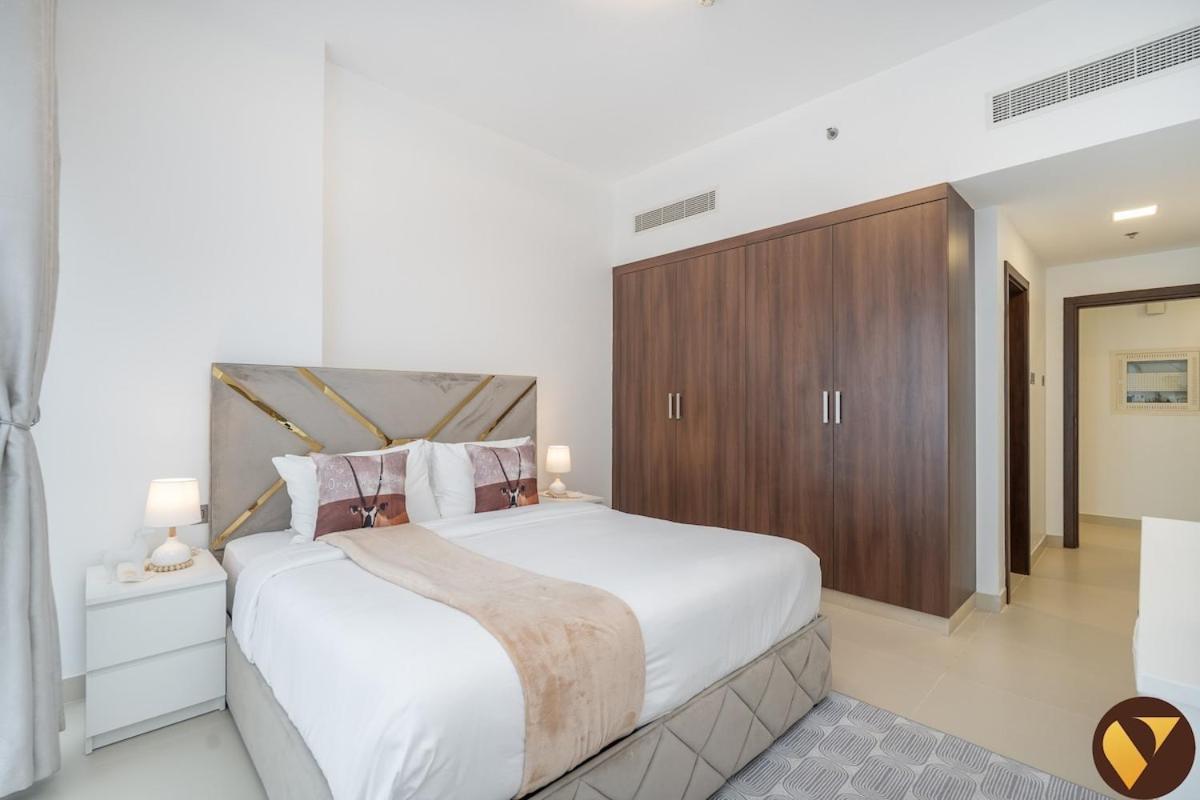 Apartment Vogue Prime Location In Jumeirah Village Circle - Spacious One Bedroom In Jeewar Tower With Balcony And Full Amenities Access Dubai