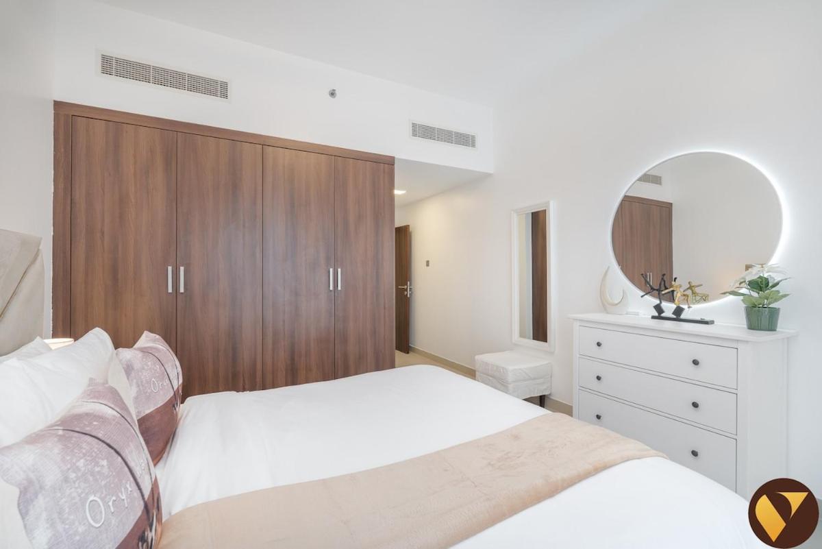 Vogue Prime Location In Jumeirah Village Circle - Spacious One Bedroom In Jeewar Tower With Balcony And Full Amenities Access