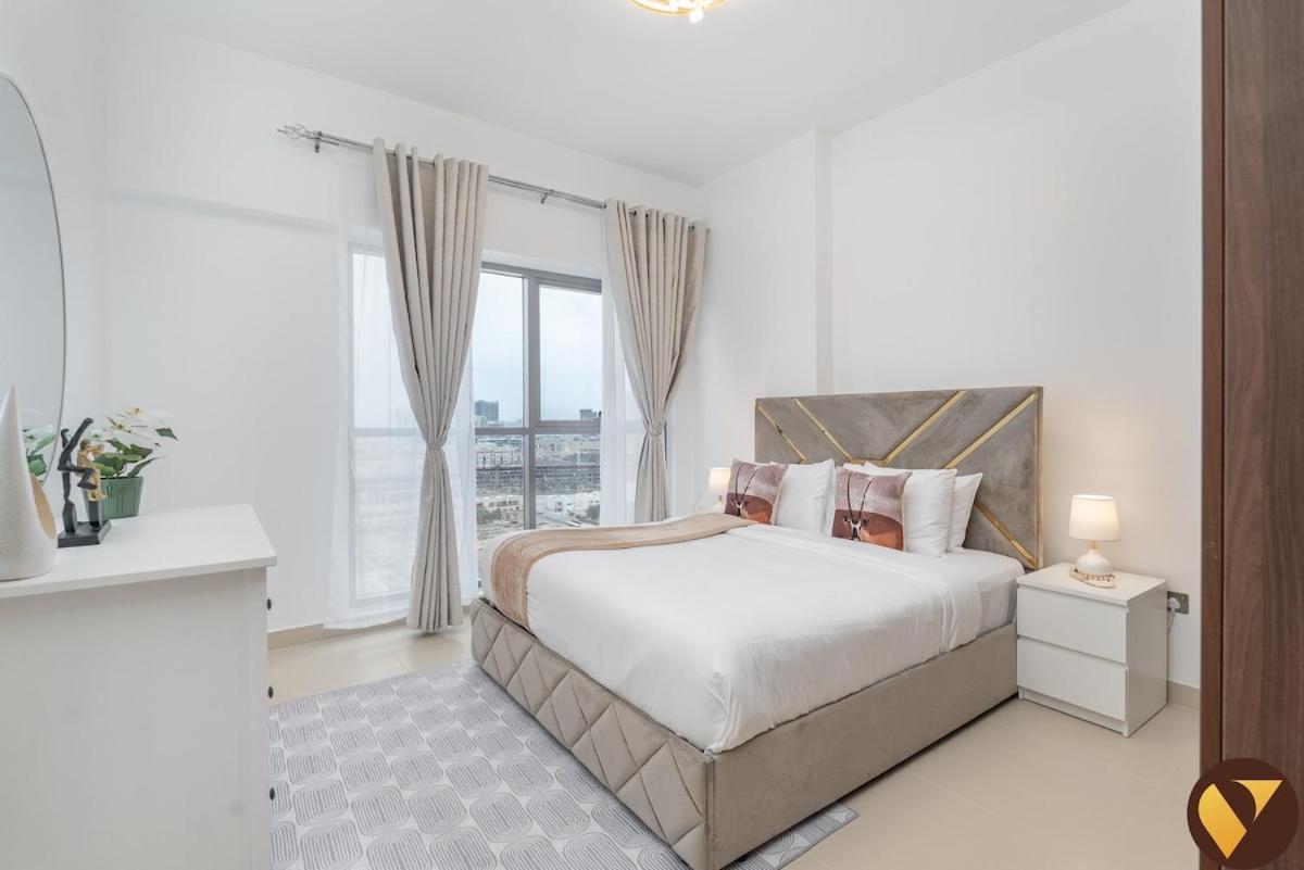 Vogue Prime Location In Jumeirah Village Circle - Spacious One Bedroom In Jeewar Tower With Balcony And Full Amenities Access Dubai