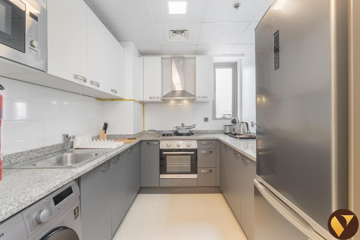 Vogue Prime Location In Jumeirah Village Circle - Spacious One Bedroom In Jeewar Tower With Balcony And Full Amenities Access *