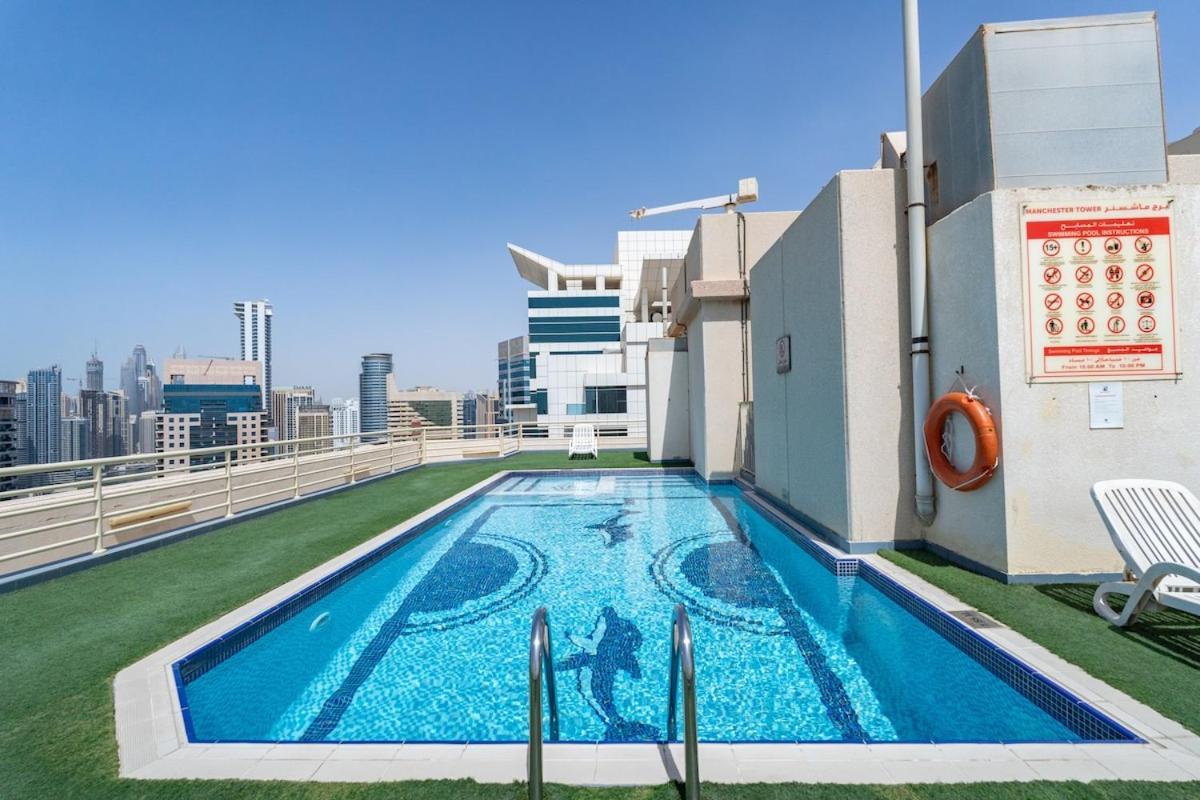Apartment Manchester Tower With Marina Views And Balconies