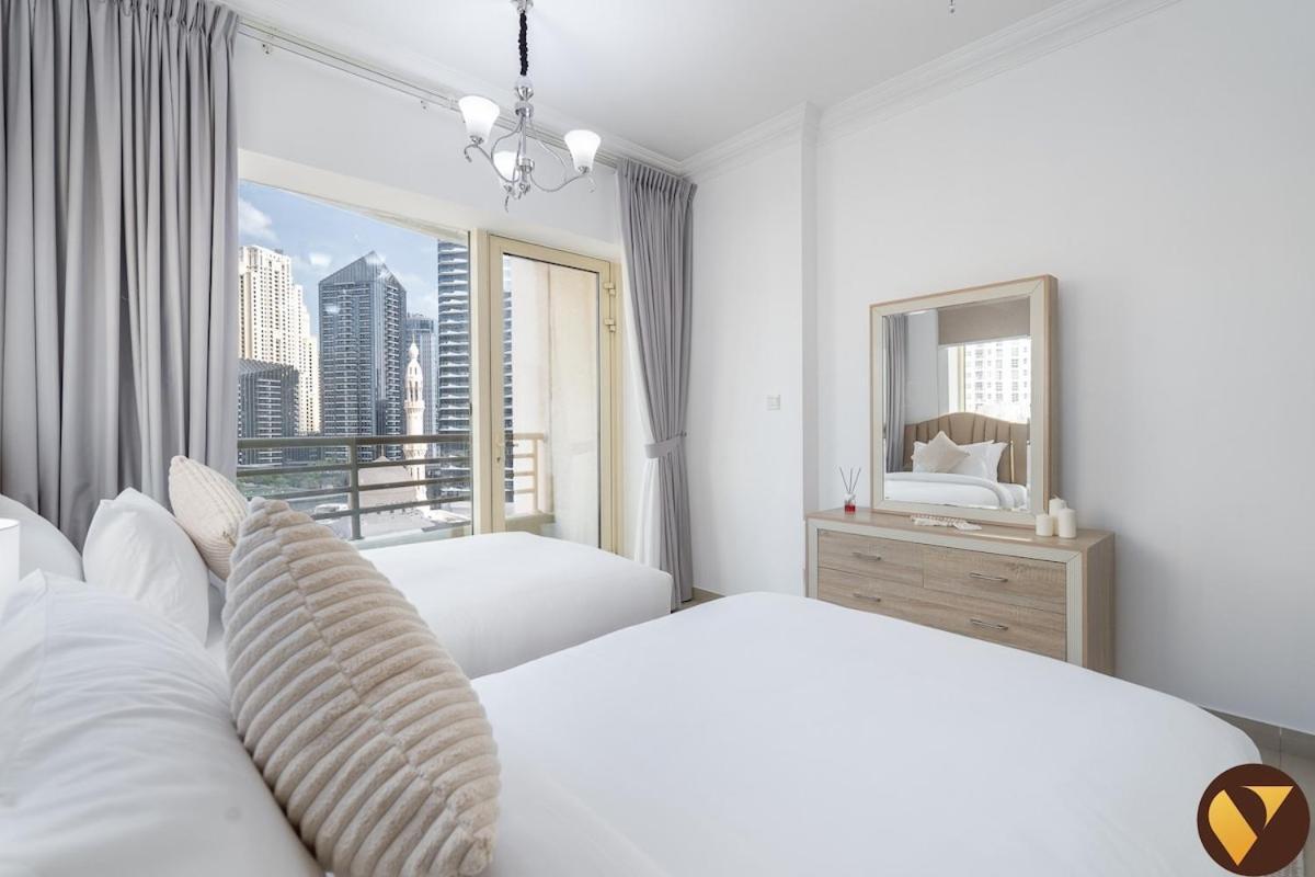 Manchester Tower With Marina Views And Balconies Apartment