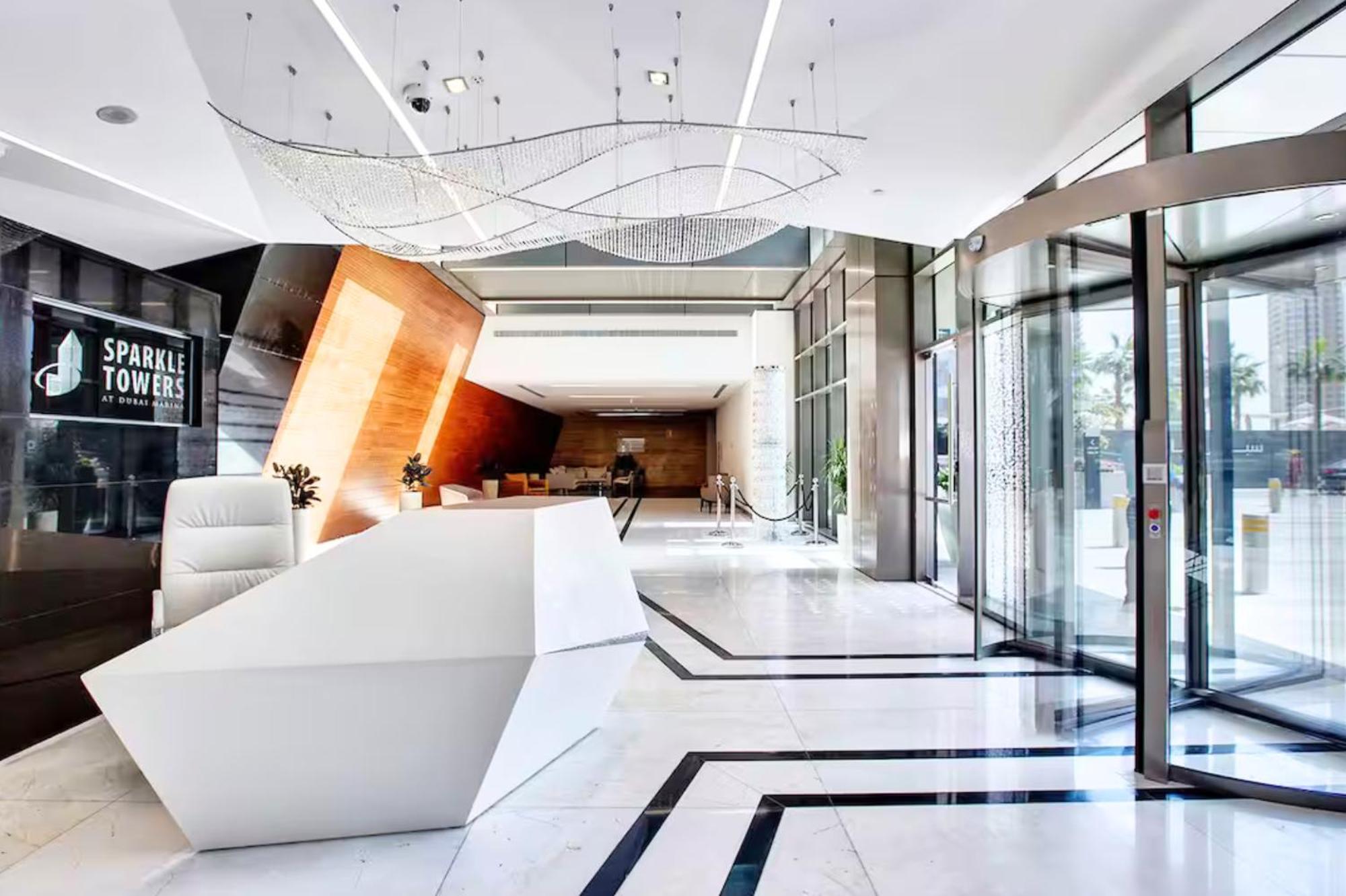 Walk To Jbr - Luxe 3br With Marina & Sea Views *