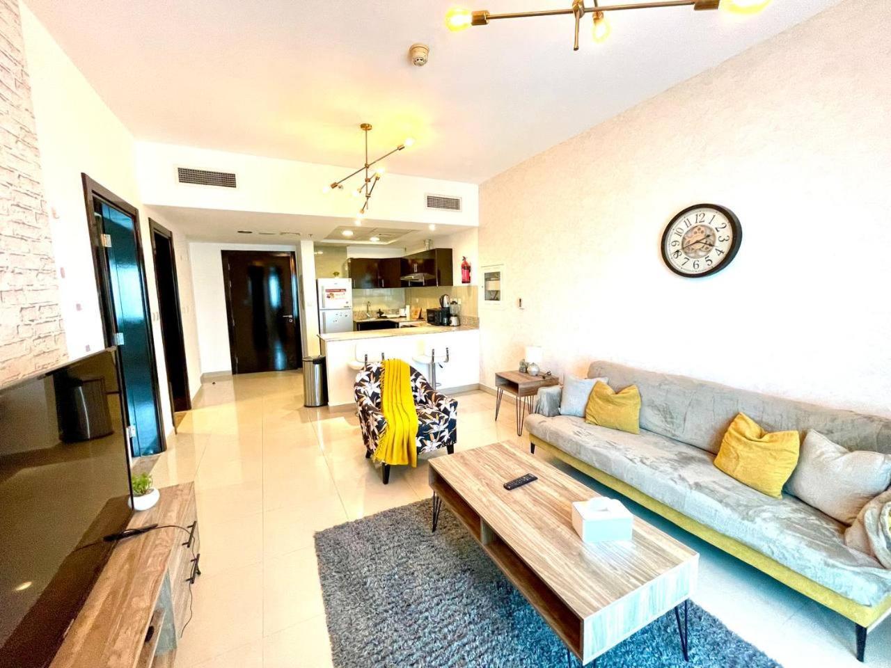 Stadium View 1bedroom In Red In Sport Dubai