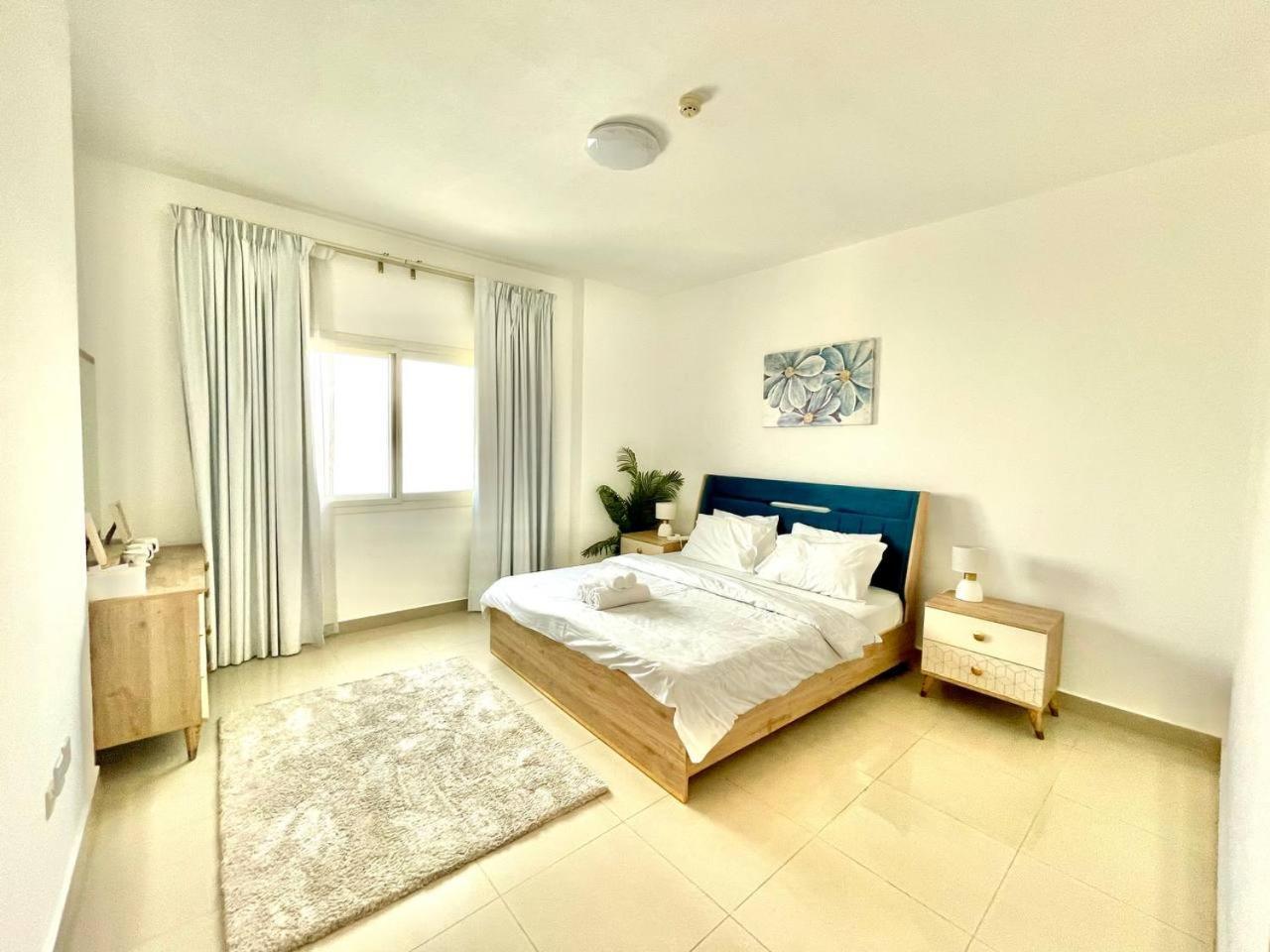 Stadium View 1bedroom In Red In Sport Apartment