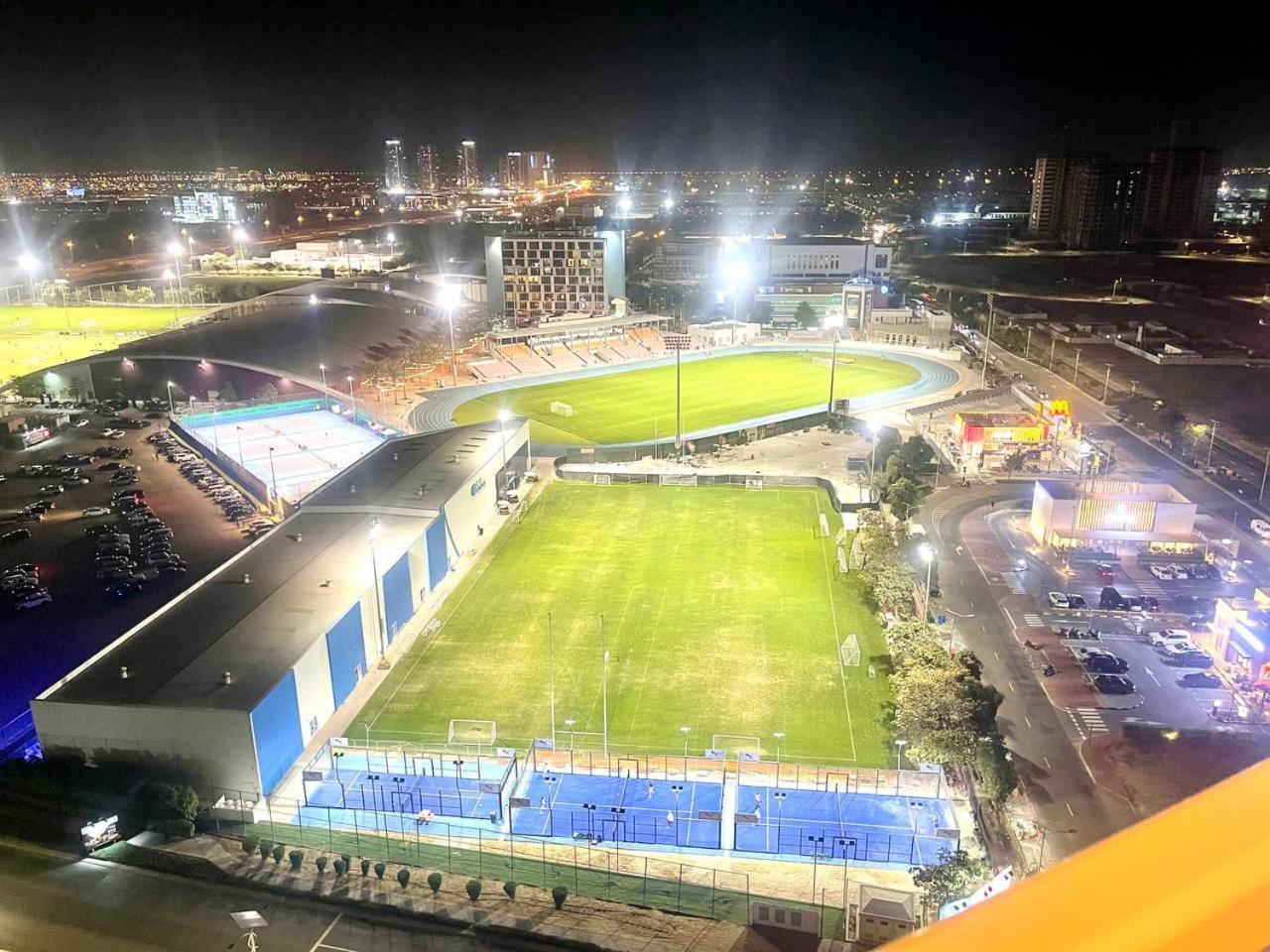 Apartment Stadium View 1bedroom In Red In Sport *