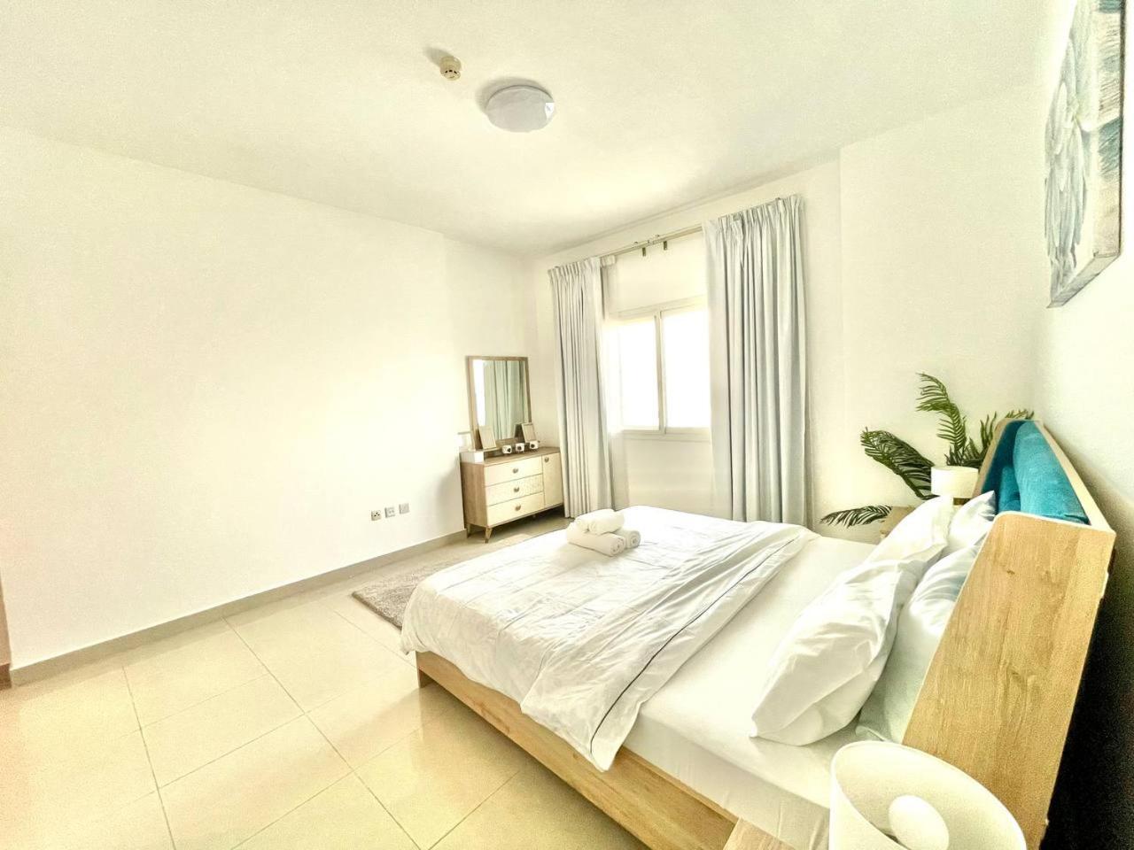 Stadium View 1bedroom In Red In Sport *