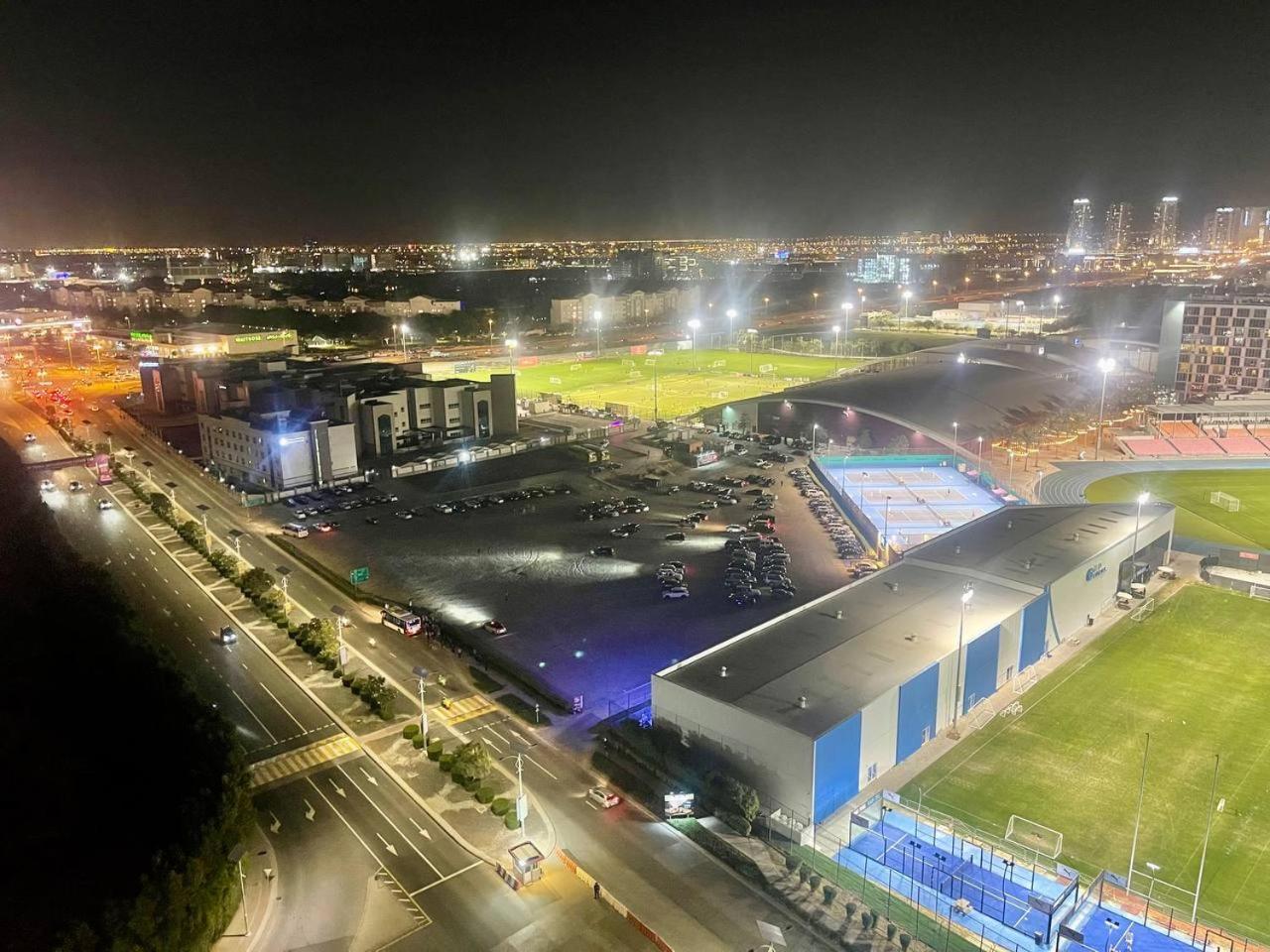 Stadium View 1bedroom In Red In Sport