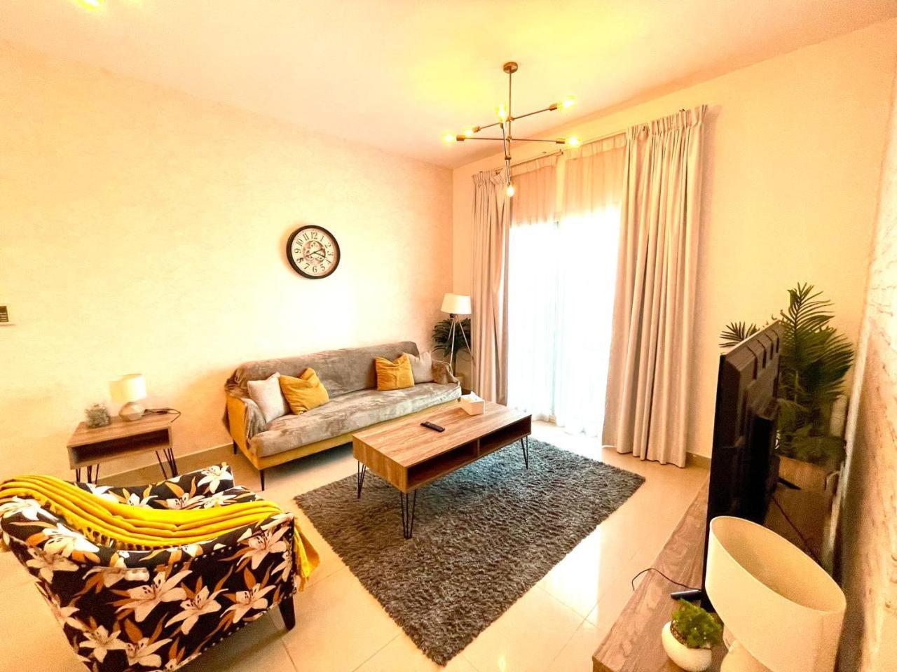 Stadium View 1bedroom In Red In Sport Apartment