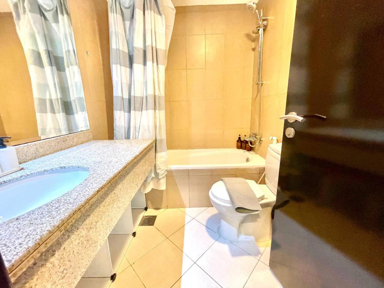 Stadium View 1bedroom In Red In Sport Apartment Dubai