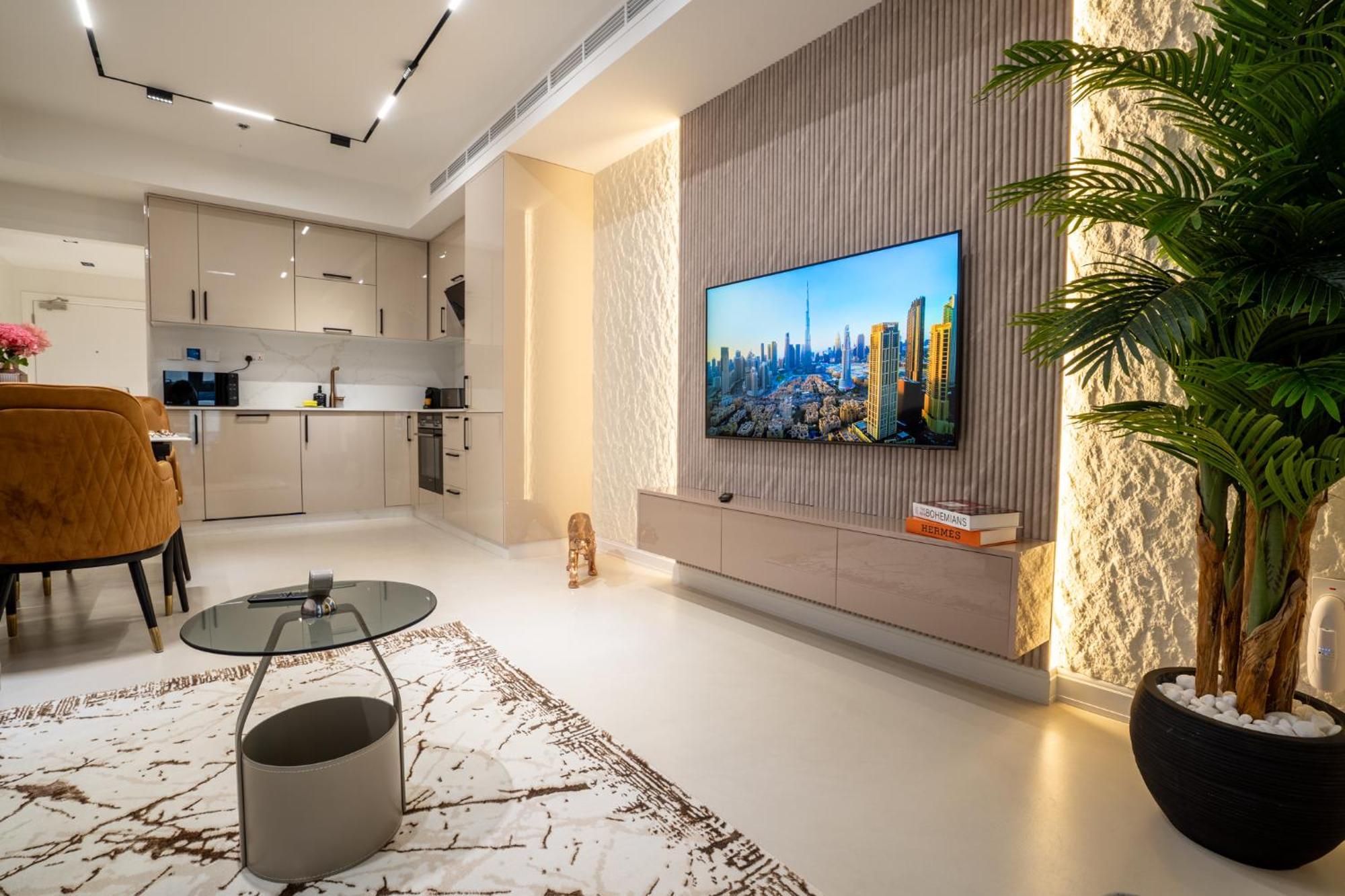 Modern Two Bedrooms In Marina