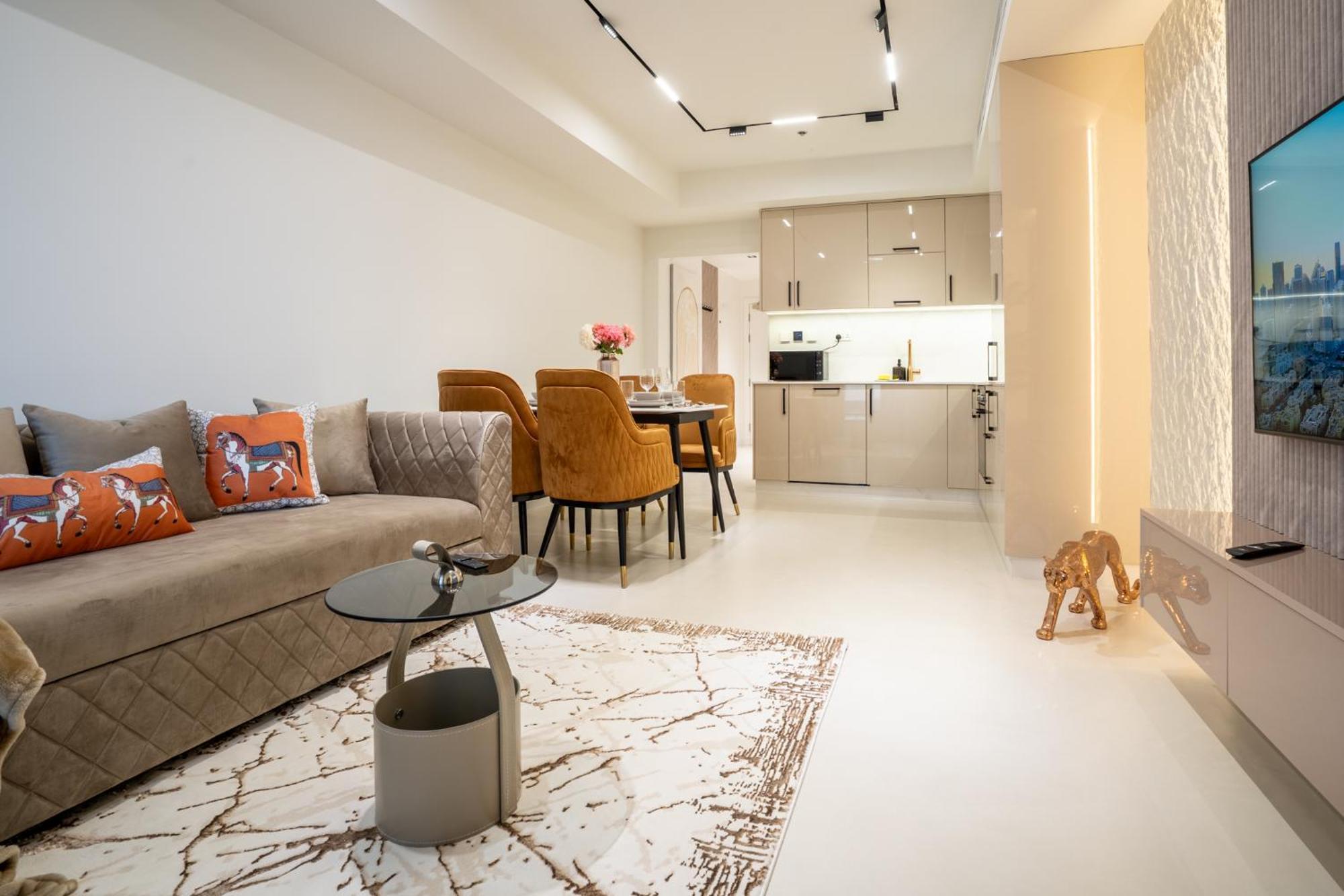 Modern Two Bedrooms In Marina