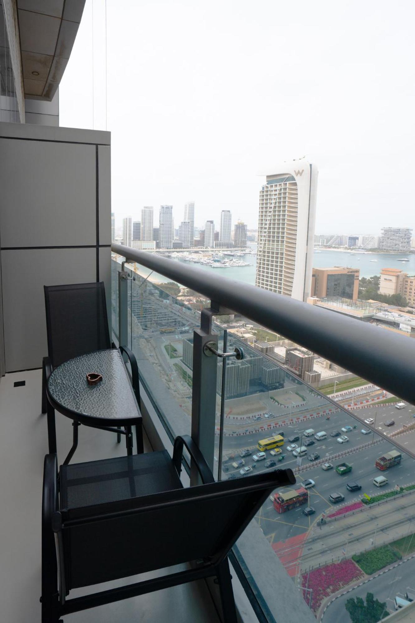 Modern Two Bedrooms In Marina