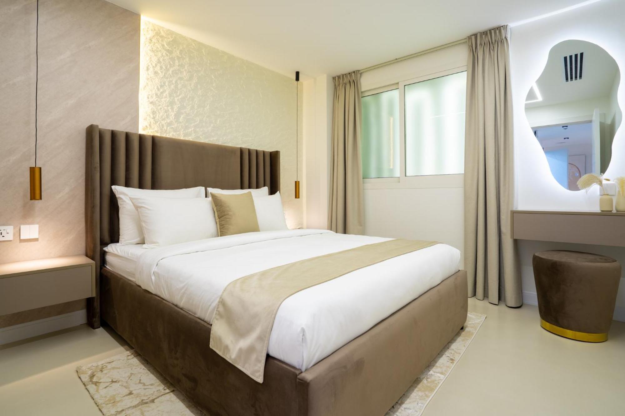 Modern Two Bedrooms In Marina Dubai