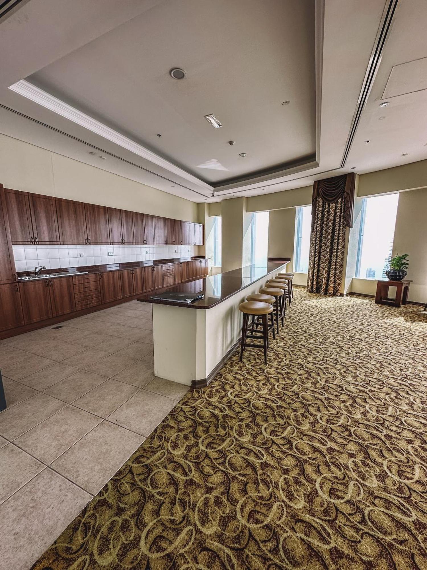 Modern Two Bedrooms In Marina Apartment Dubai