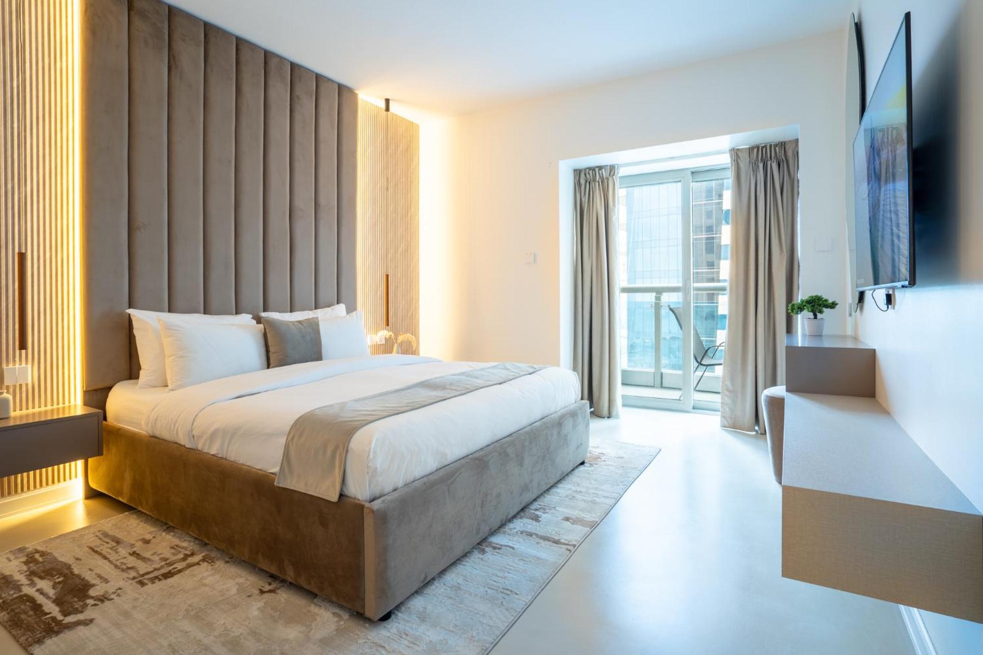Modern Two Bedrooms In Marina