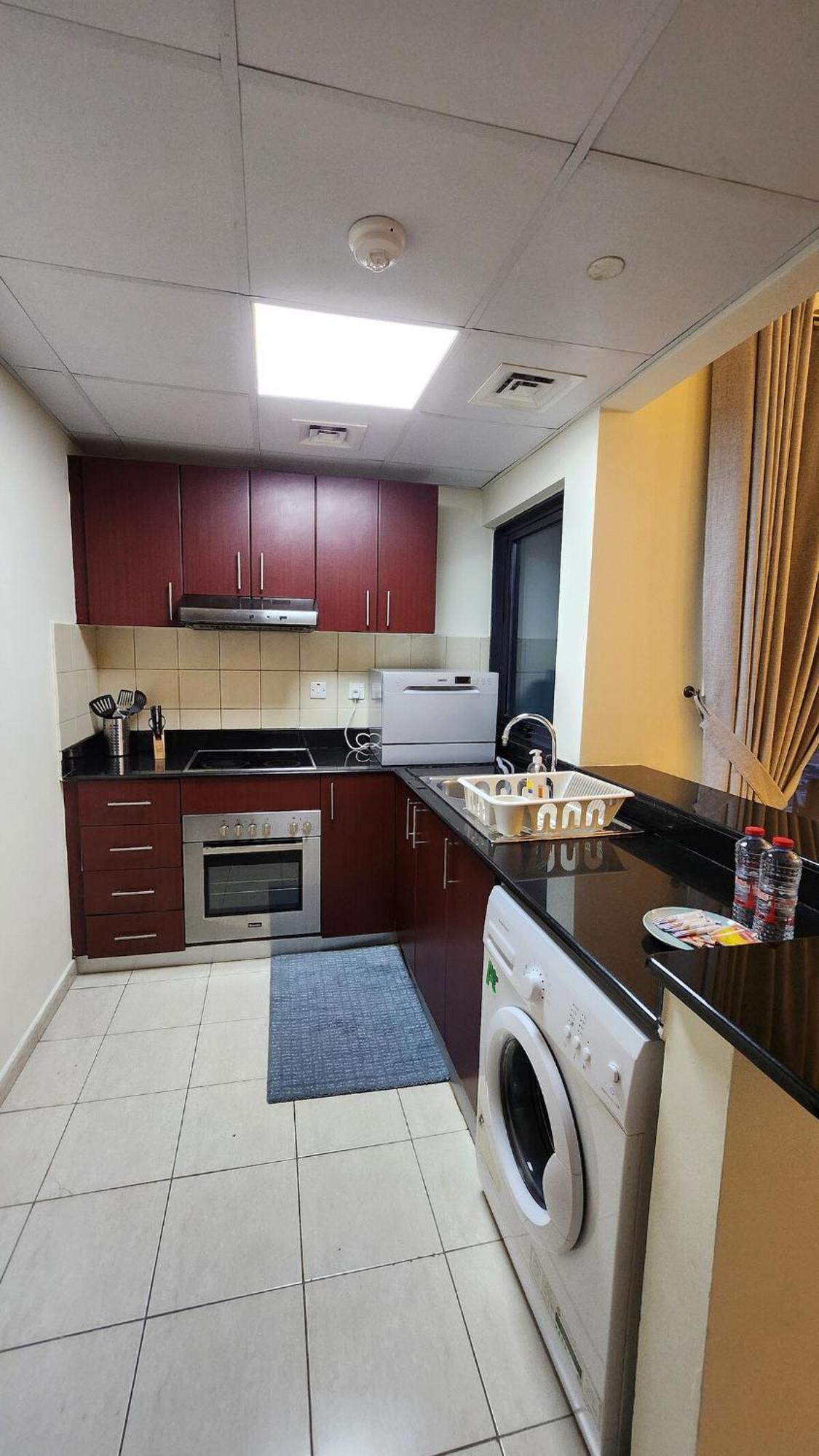 Marina View, Close To & Metro Apartment *