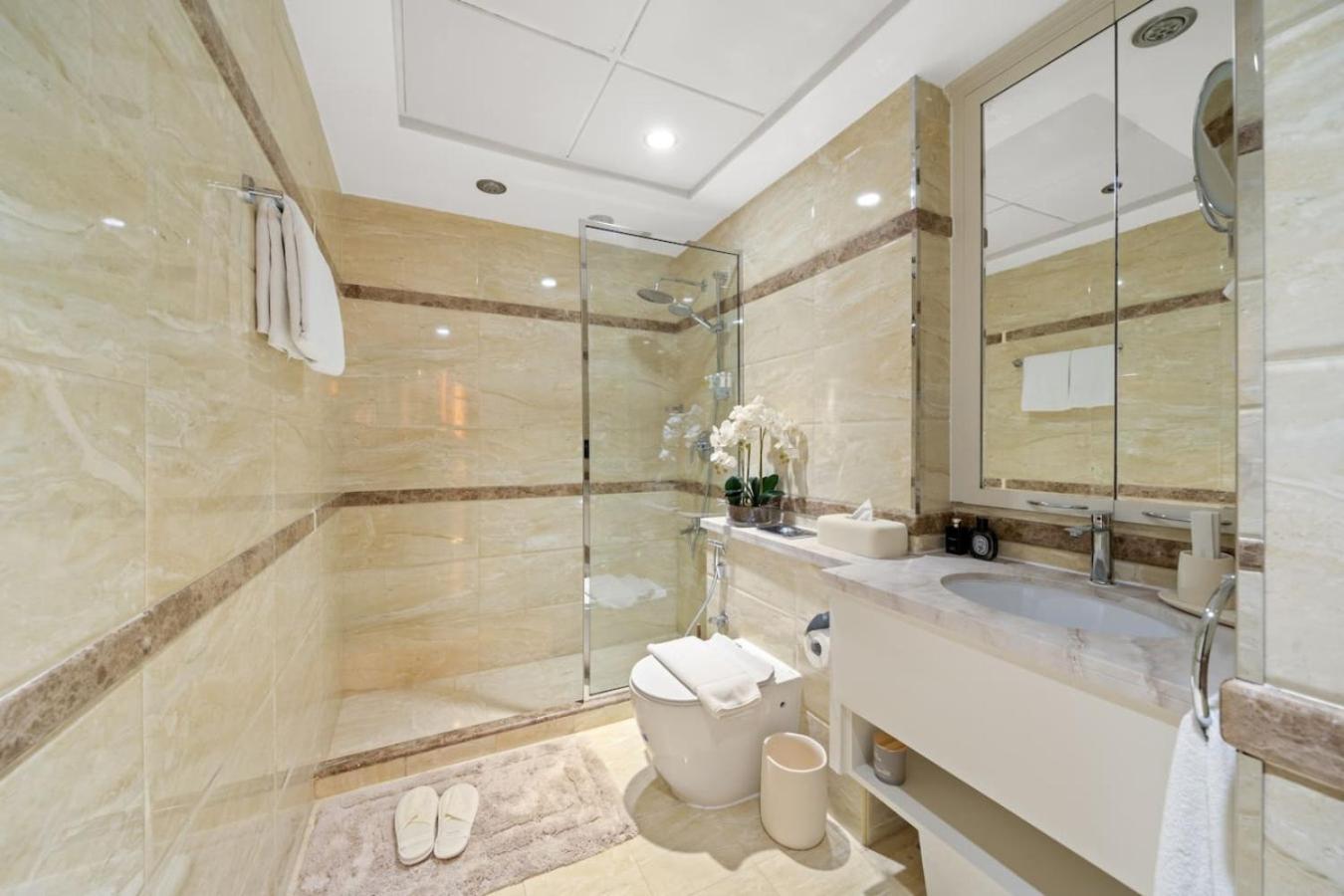 2-bedroom With Full Burj Khalifa & Opera House Views Just 9 Min Walk To Mall! Apartment Dubai
