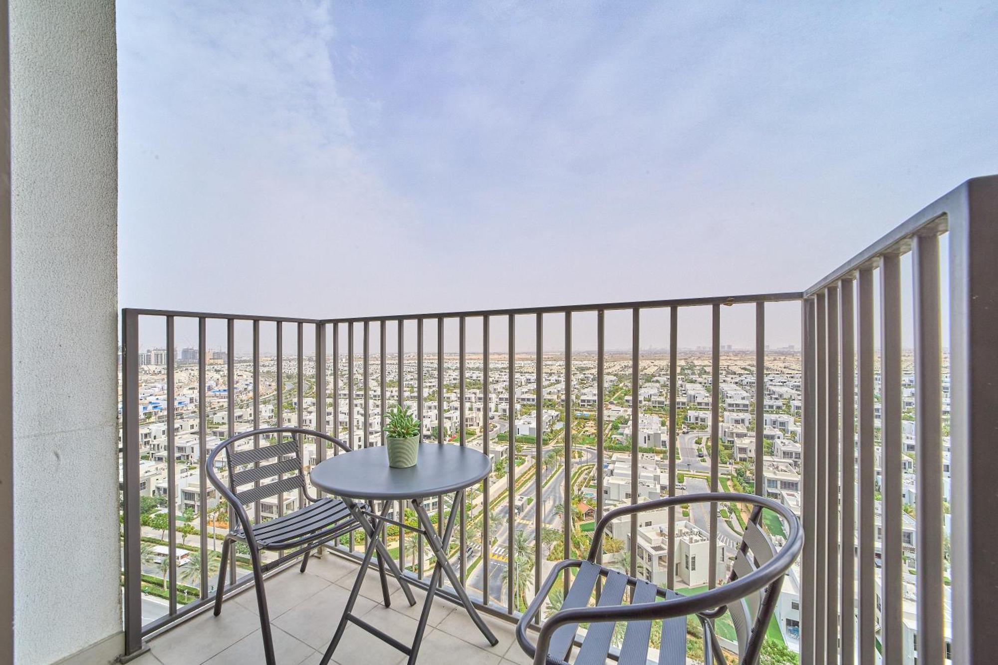 Bright & Trendy 2br In Collective, Hills Apartment *