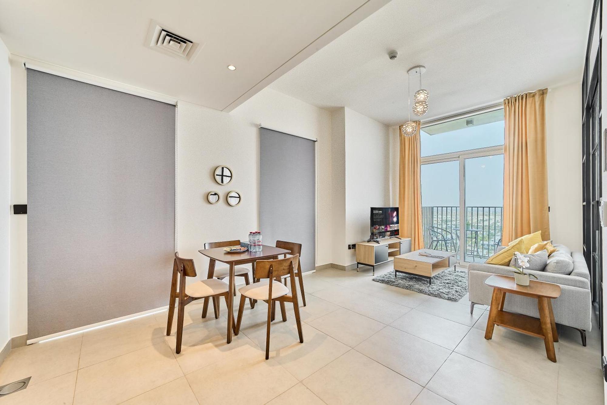 Bright & Trendy 2br In Collective, Hills Apartment Dubai