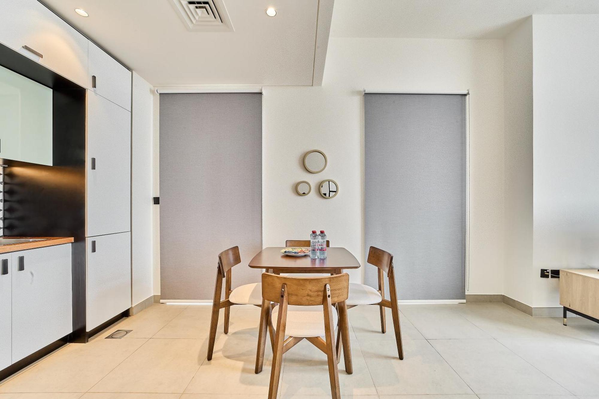 Bright & Trendy 2br In Collective, Hills Apartment