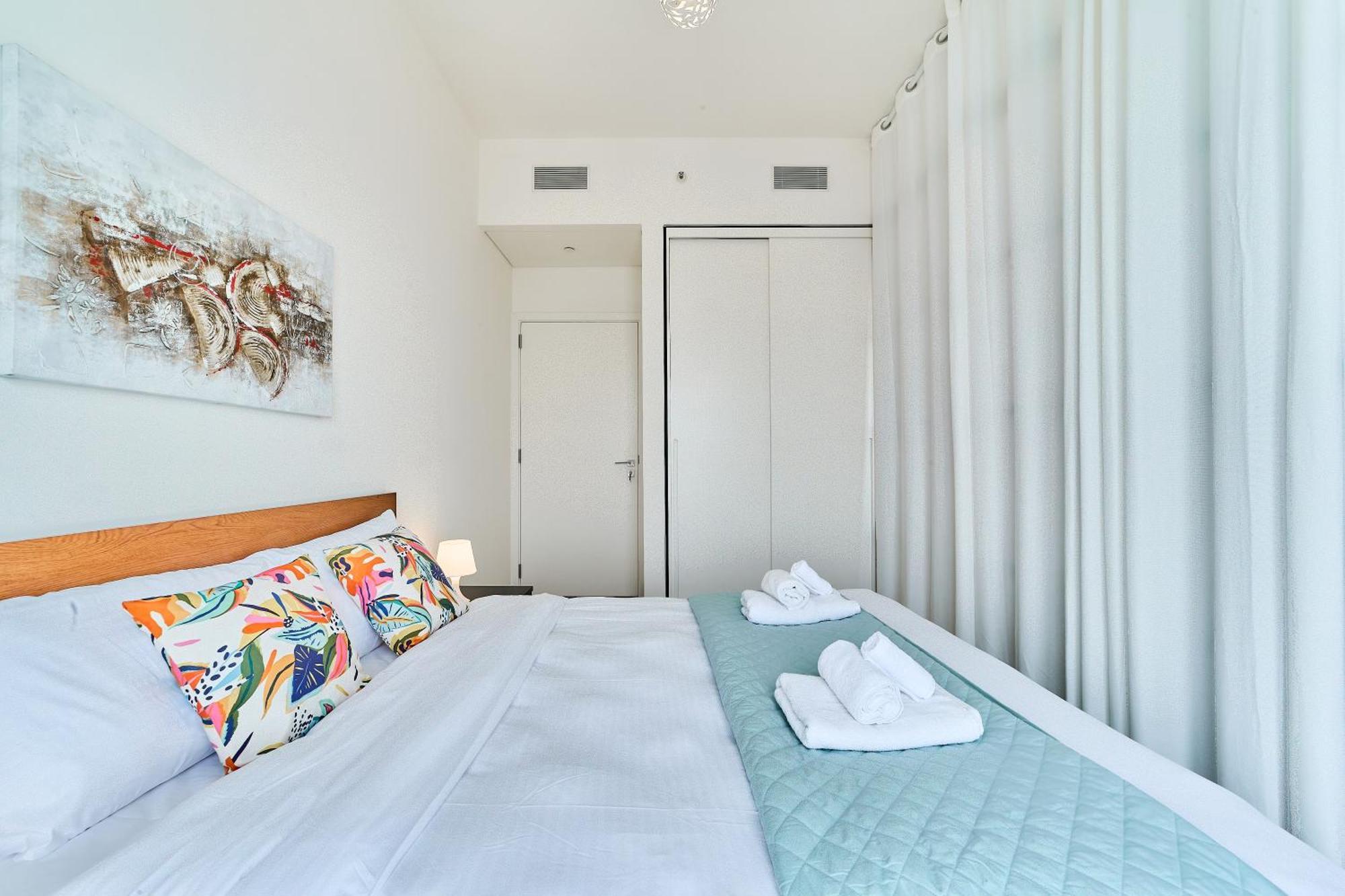 Bright & Trendy 2br In Collective, Hills * Dubai