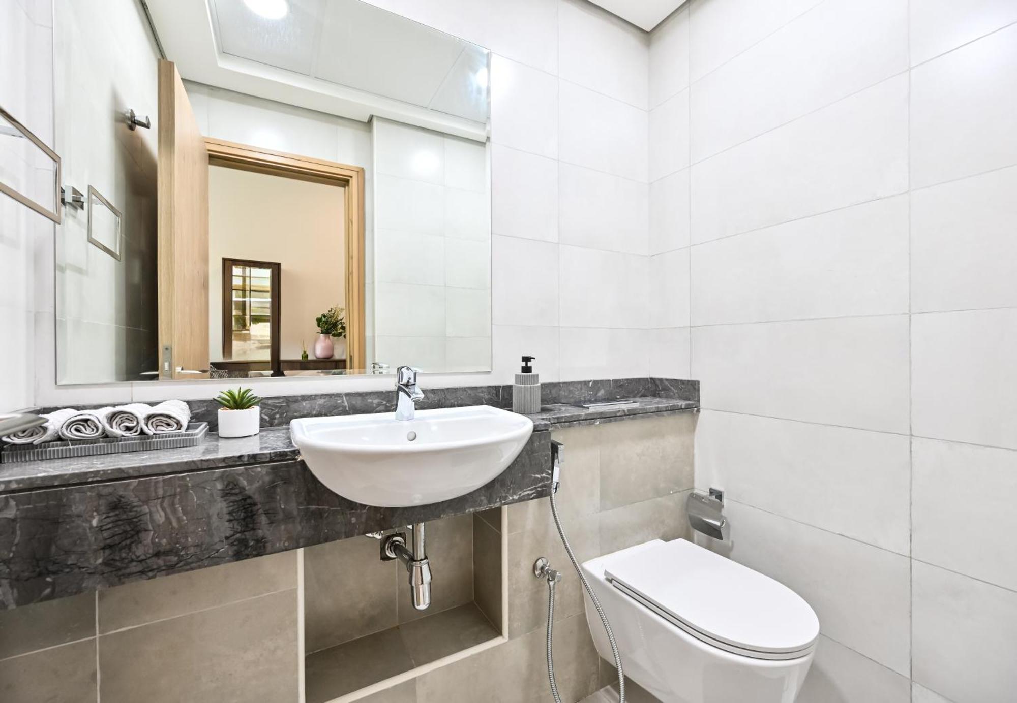 Luxury 1br Near Burj Khalifa With Canal Views Apartment Dubai