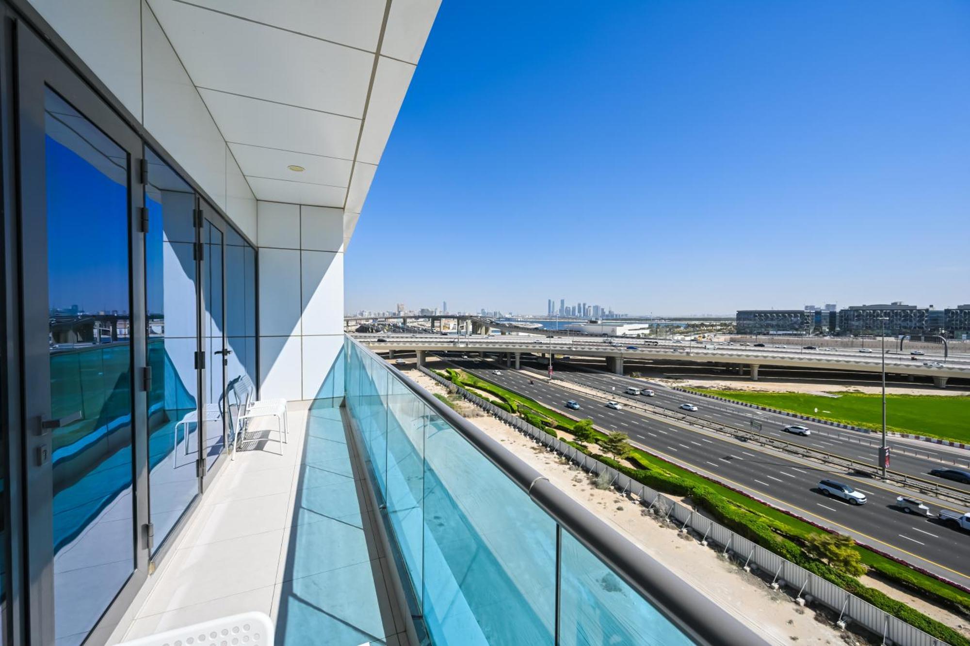 Apartment Luxury 1br Near Burj Khalifa With Canal Views