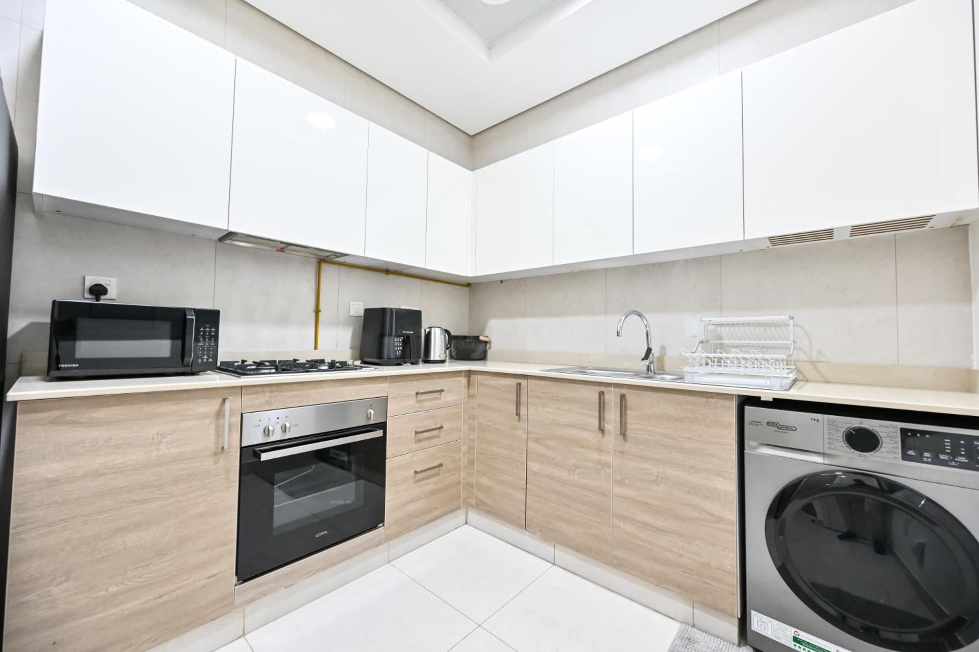 Luxury 1br Near Burj Khalifa With Canal Views Dubai