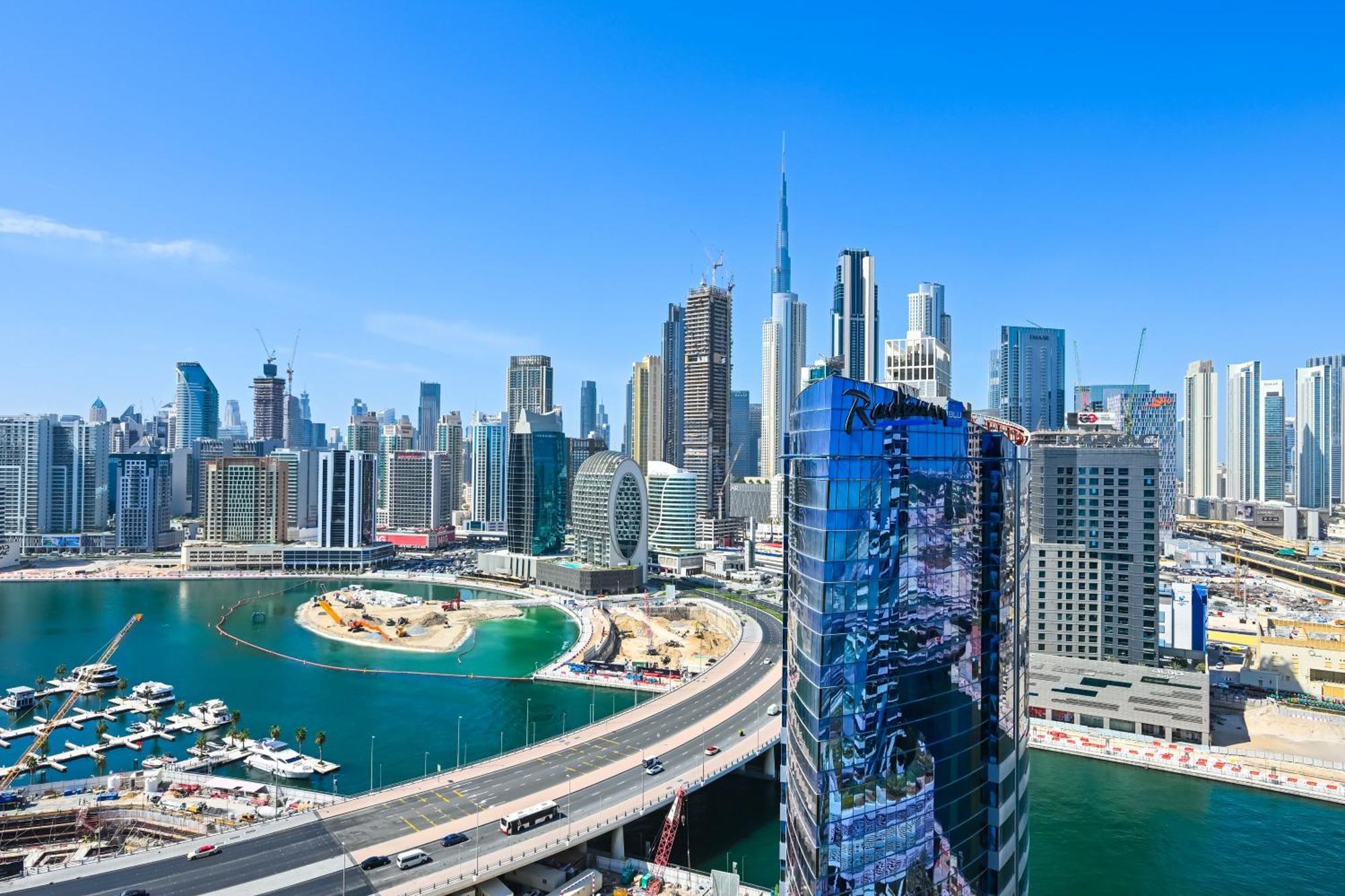 Apartment Luxury 1br Near Burj Khalifa With Canal Views