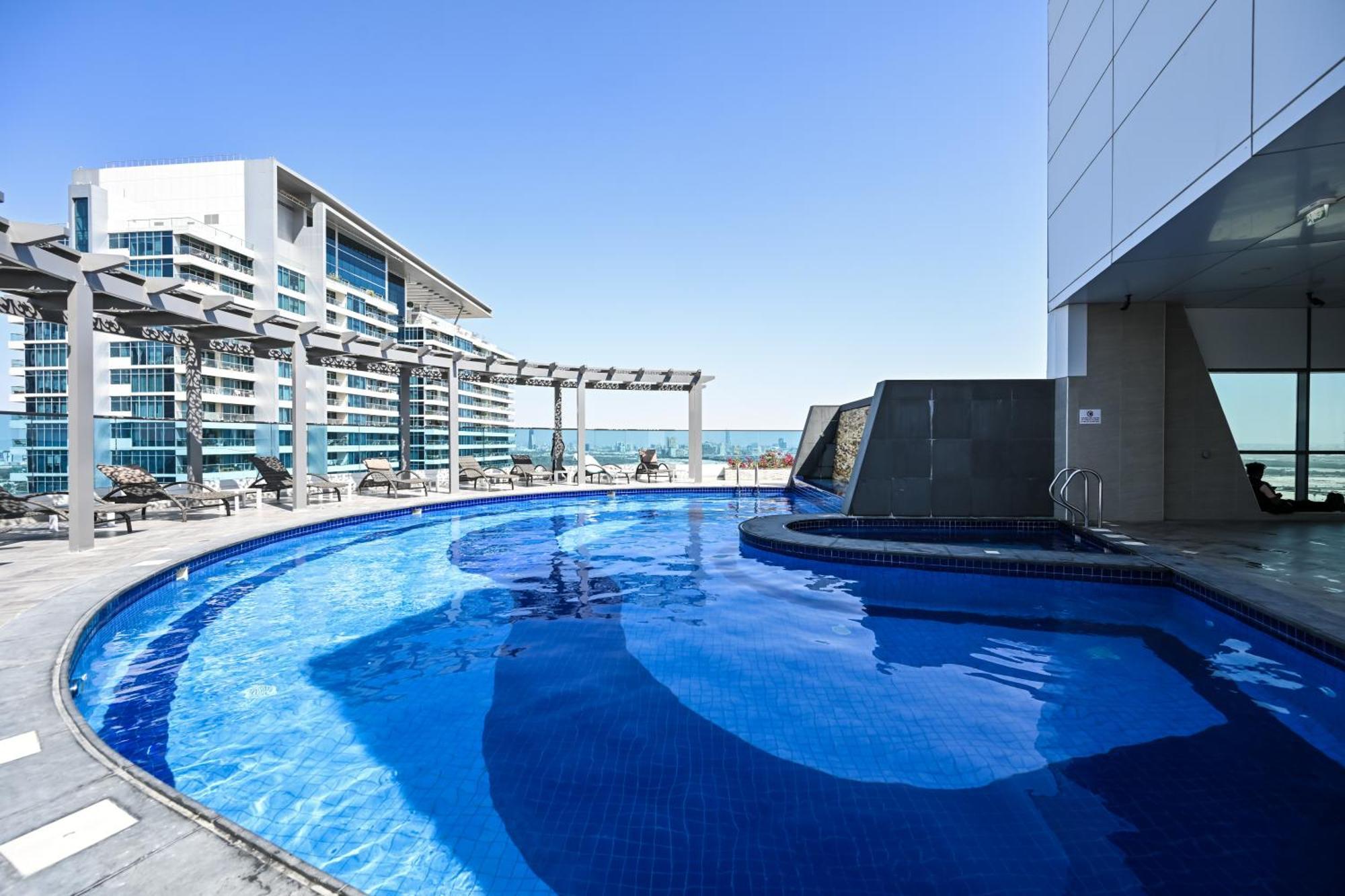 Apartment Luxury 1br Near Burj Khalifa With Canal Views