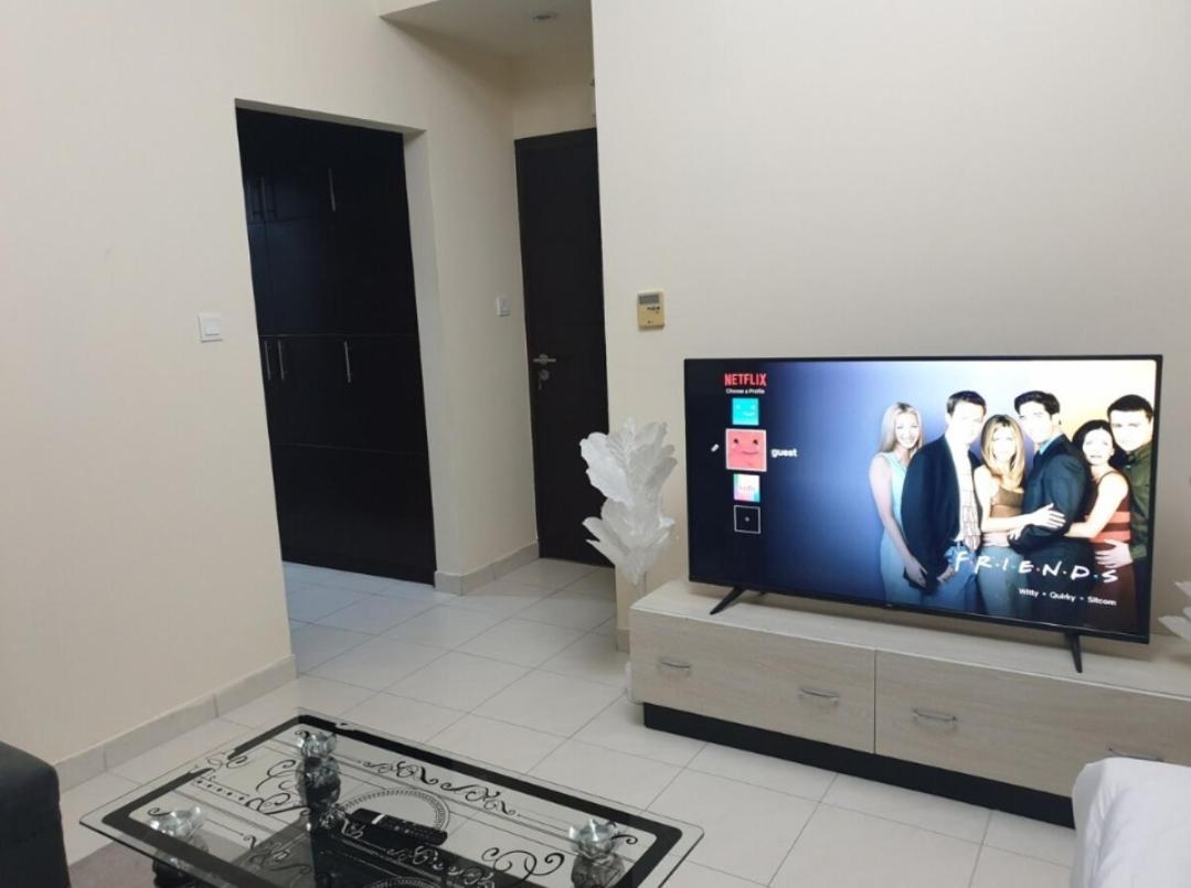 Apartment Masters Bedroom With Balcony & Shared Kitchen Dubai