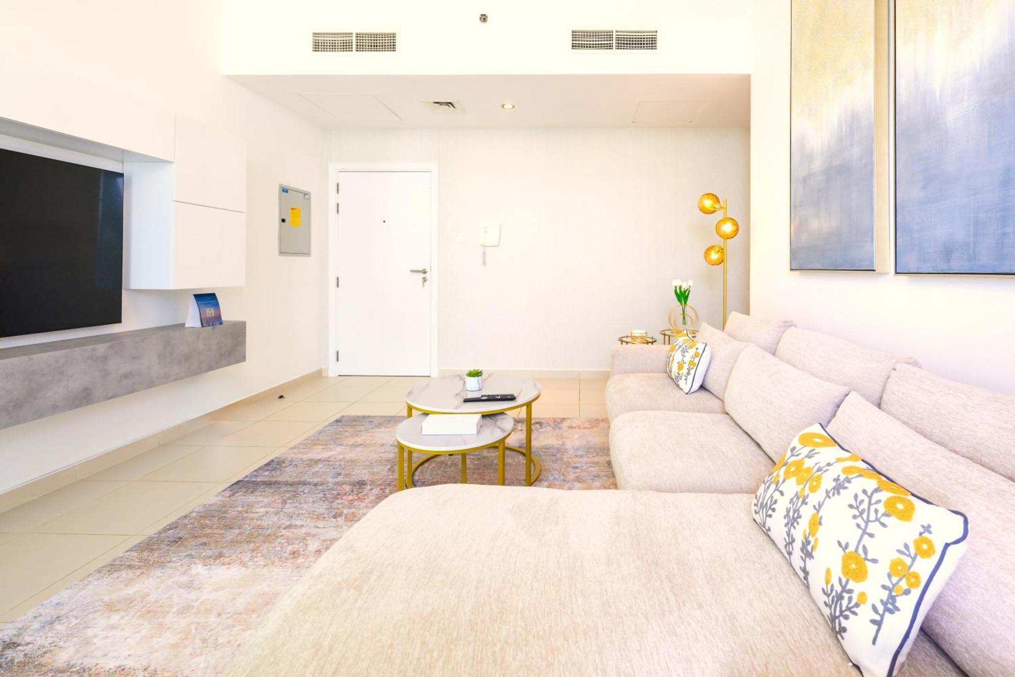 Lovely 1br In Scala Tower With Canal & Burj View