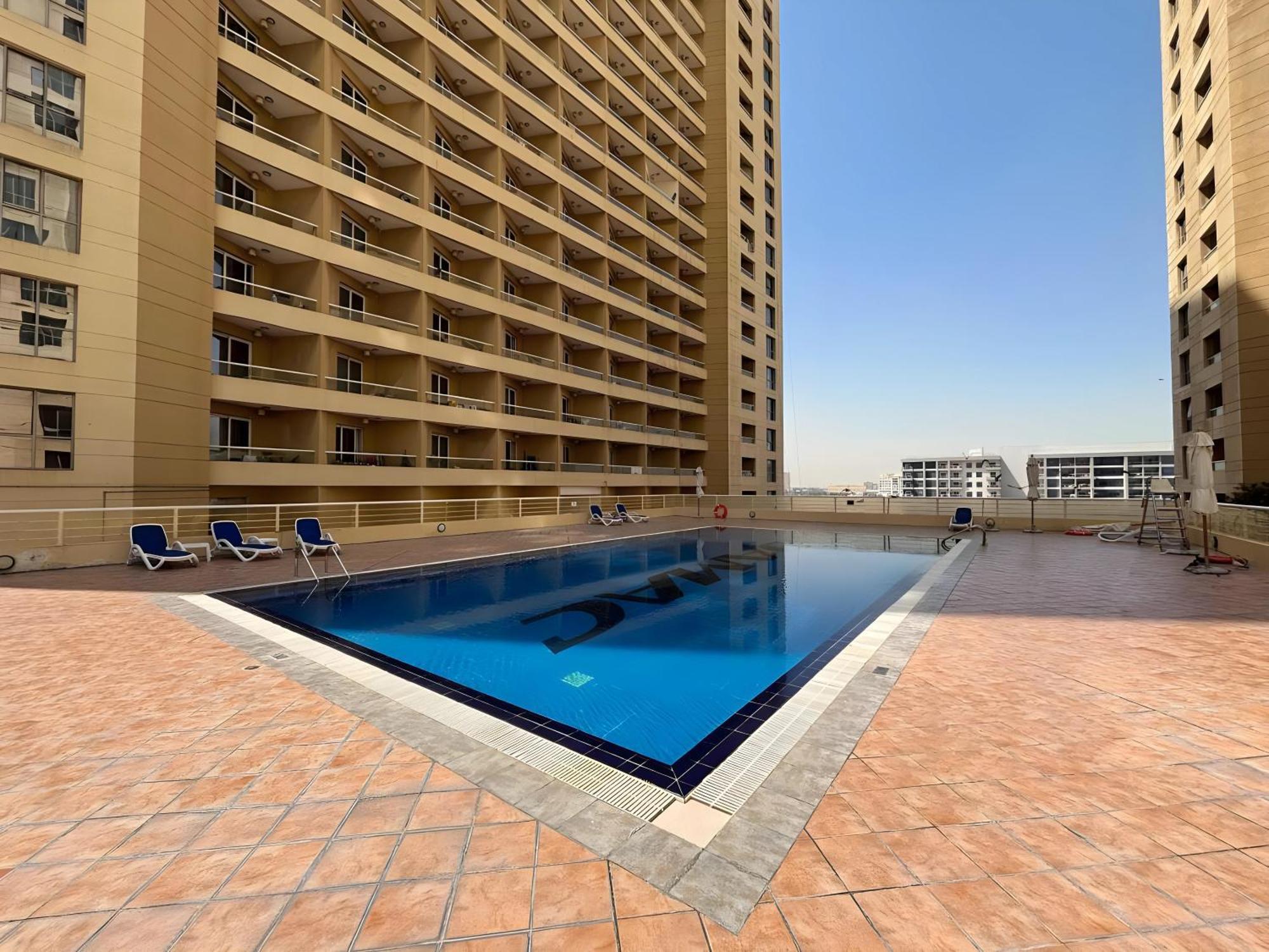 Lakeviews * Dubai