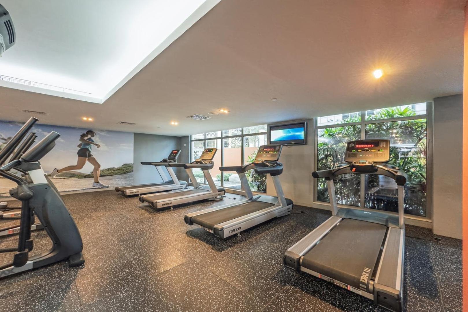 Exquisite Living I Skyline View Apartment