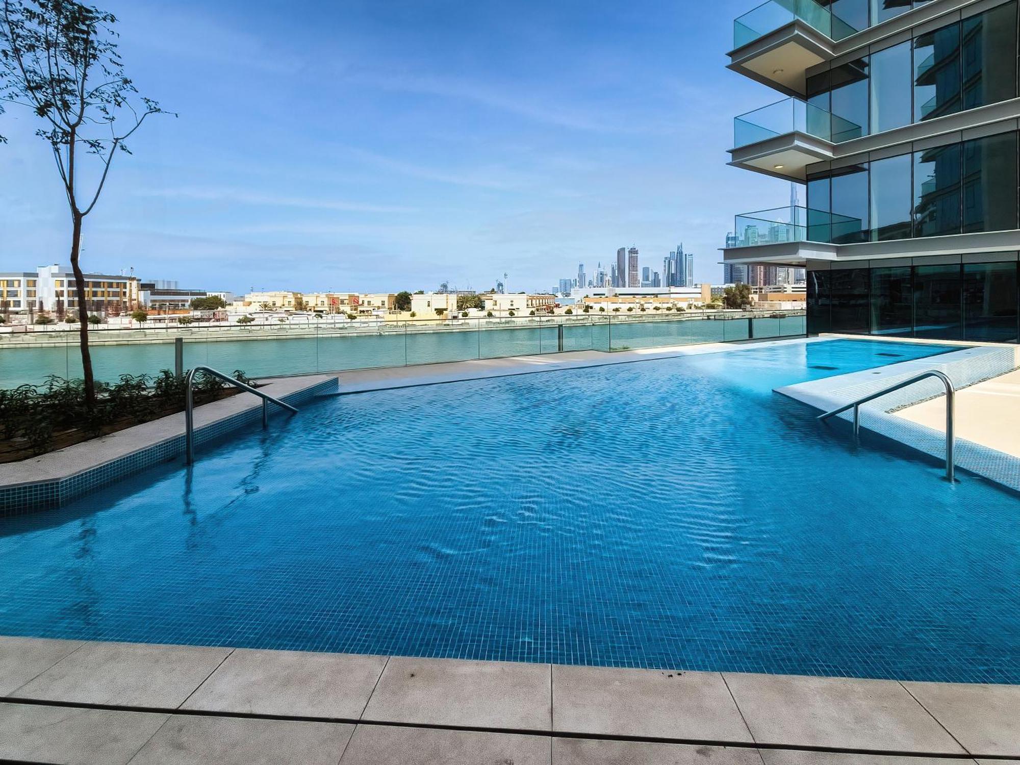 Apartment Brand New In Canal Front Wasl *