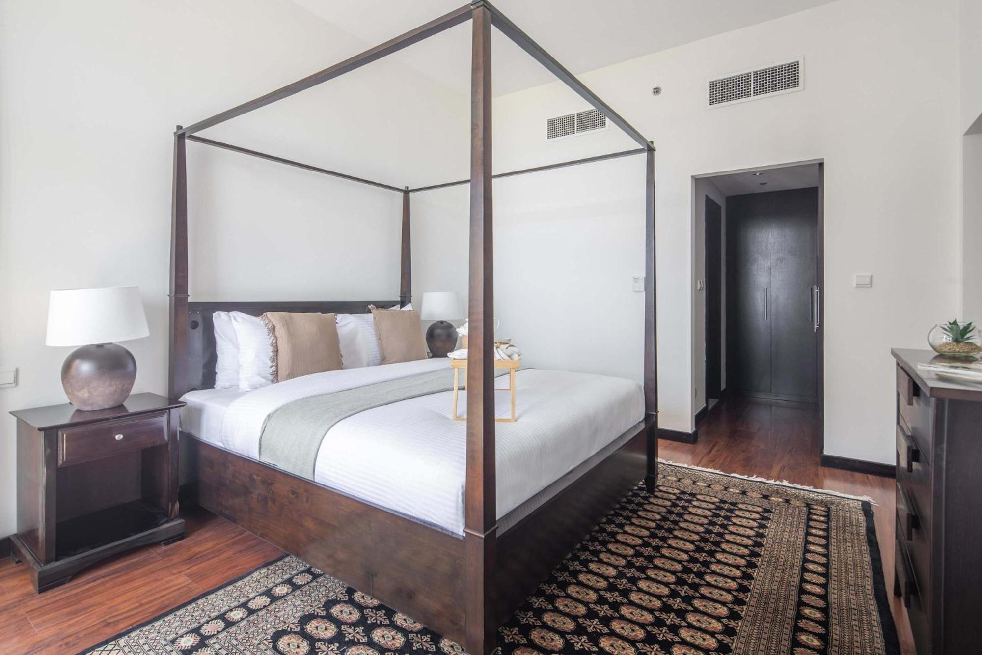 Apartment Frank Porter - Lakes Dubai