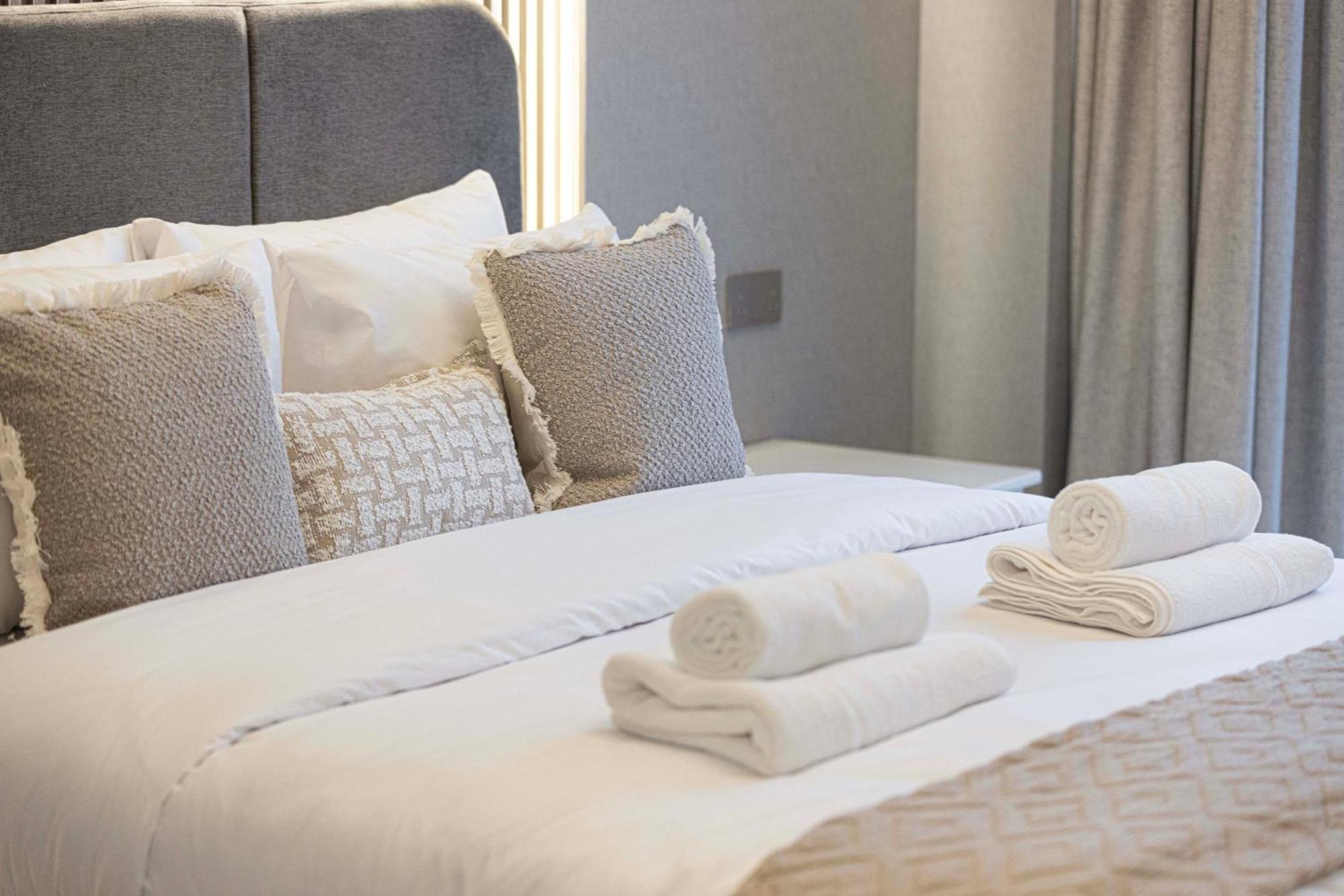 Gogoto Ultra Lux Burj View Spacious High Floor * Dubai
