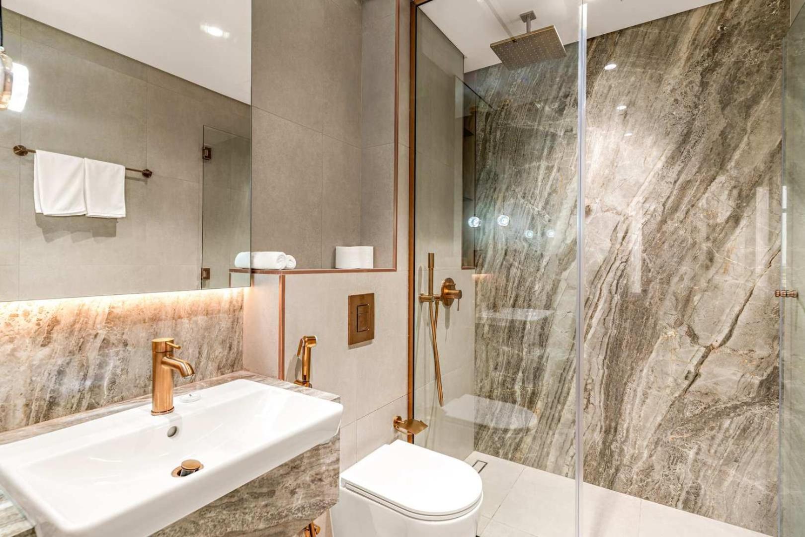 Luxurious In Jvc With Rooftop Pool & Gym *