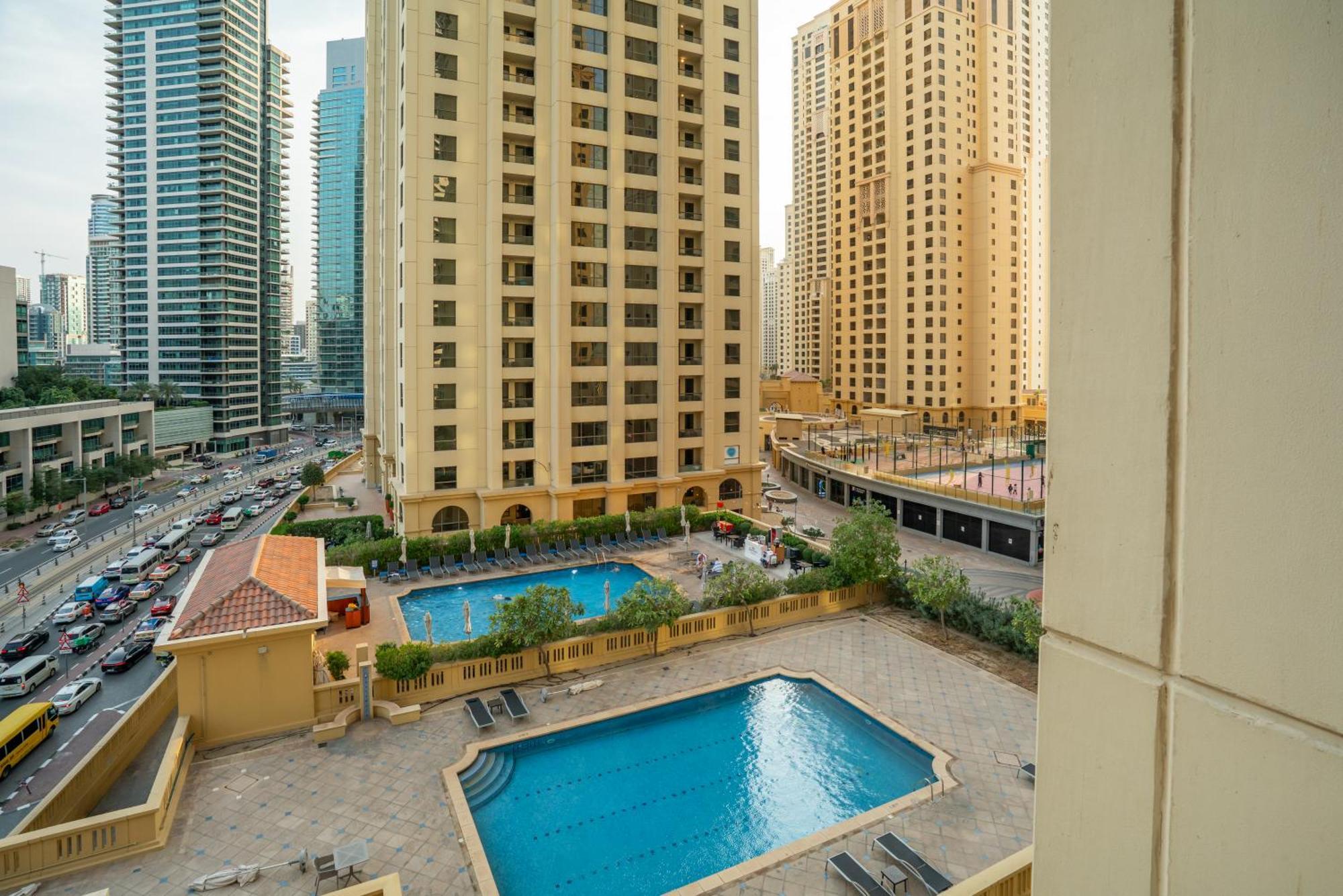Beachside Bliss With Partial Sea View Gym And Pool Apartment Dubai