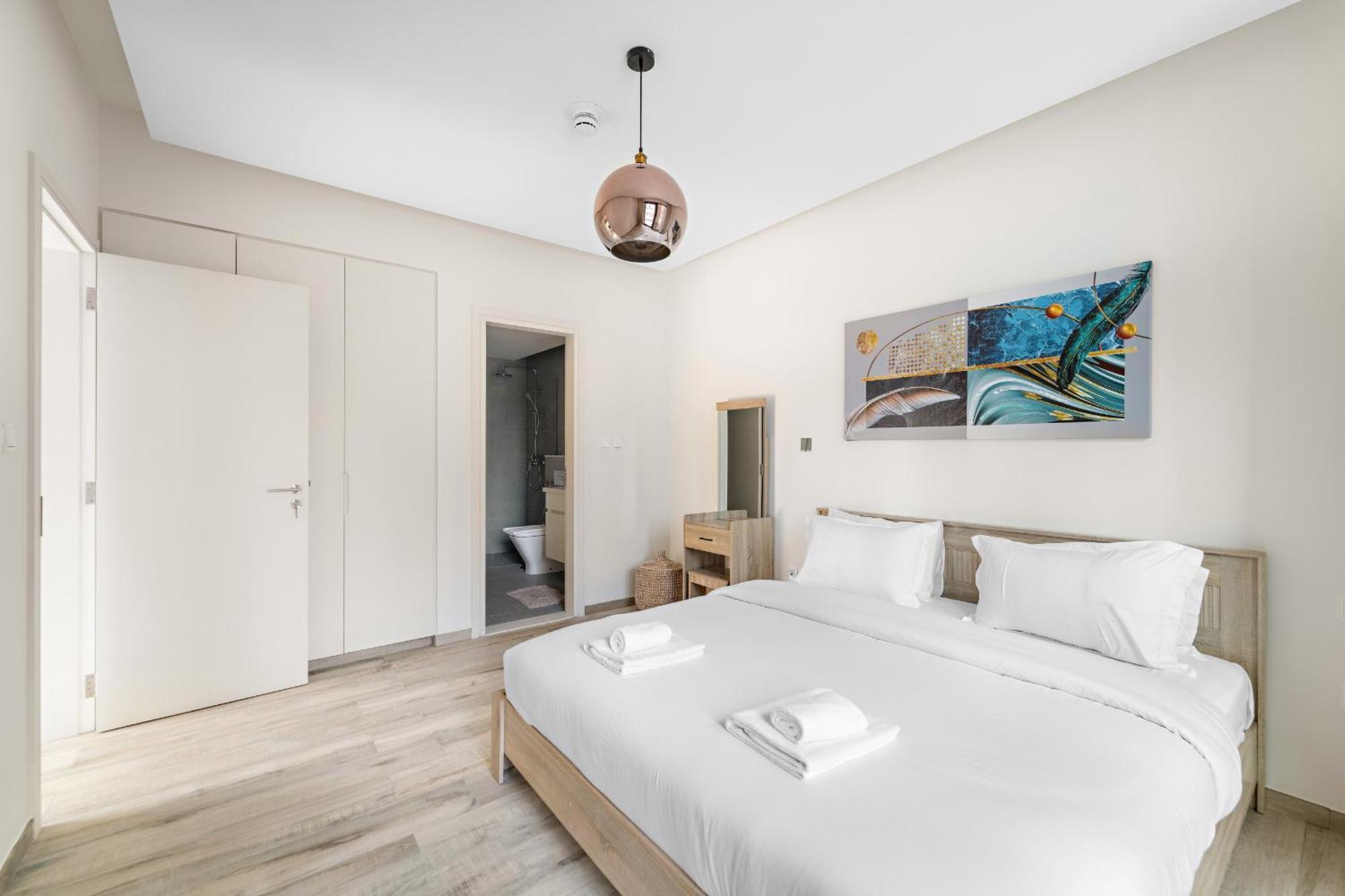 Vayk- Elegant 1 Bd In Business Bay Apartment *