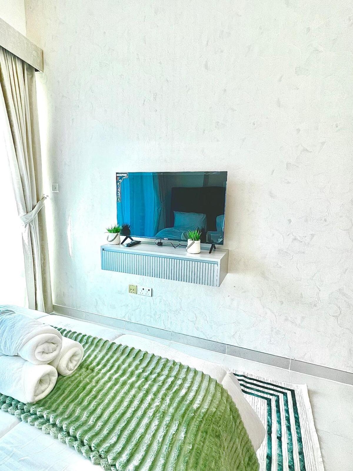 Stunning 2br Marina View Close To Jbr Dubai