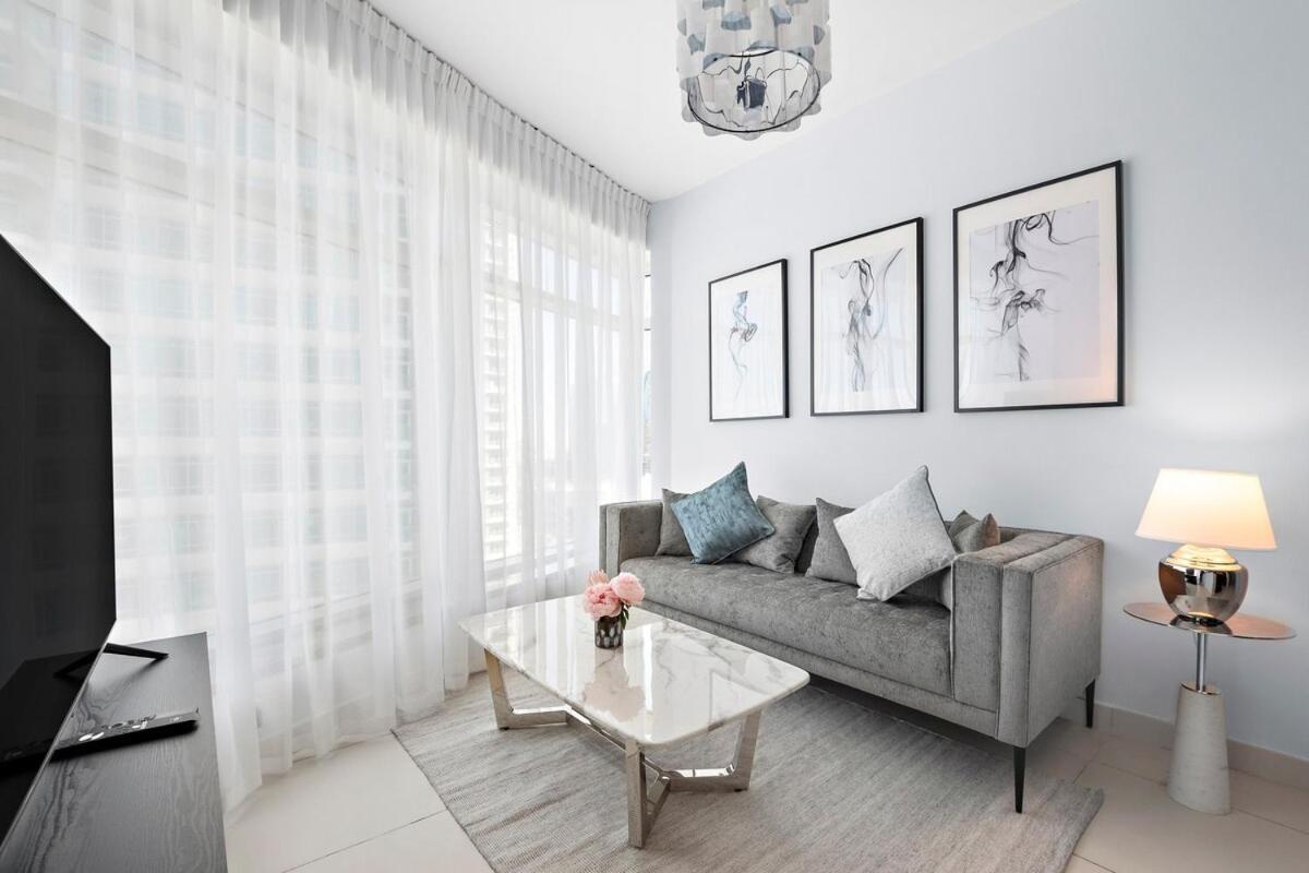 Downtown Living In A Modern 1br With Pool & Gym Access Dubai
