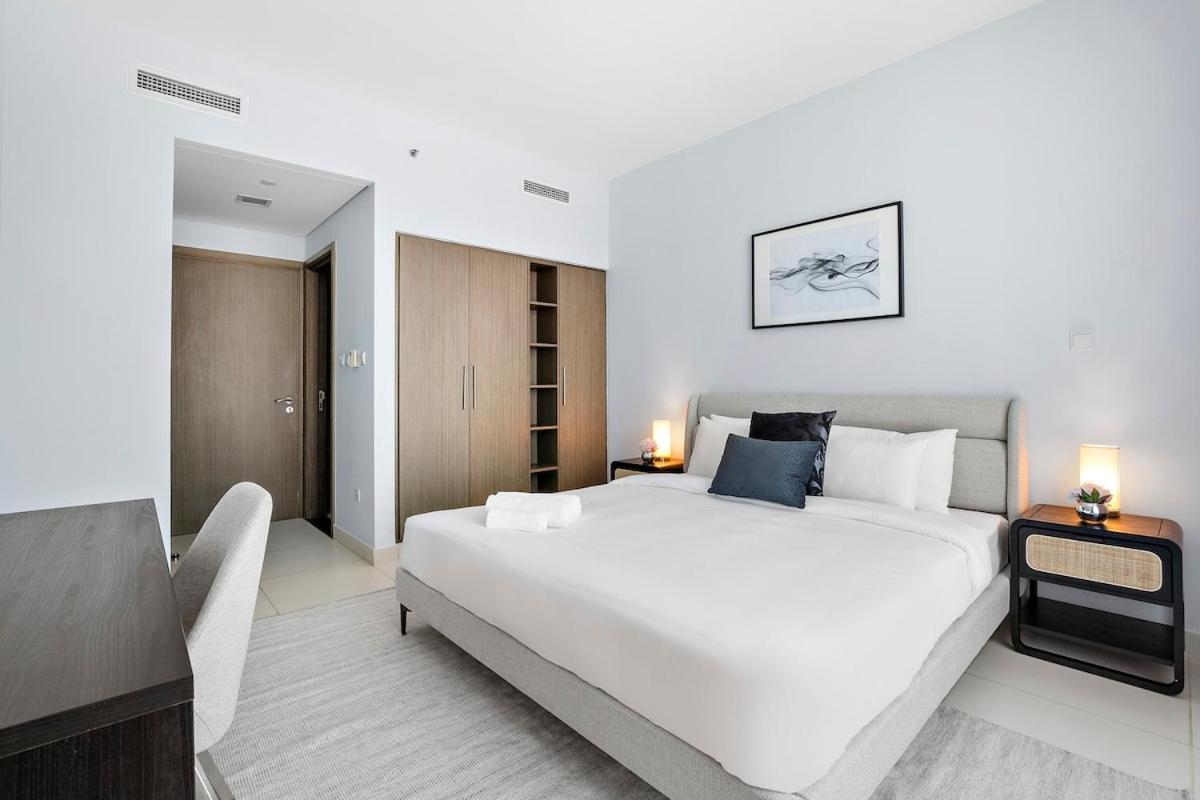 Downtown Living In A Modern 1br With Pool & Gym Access *