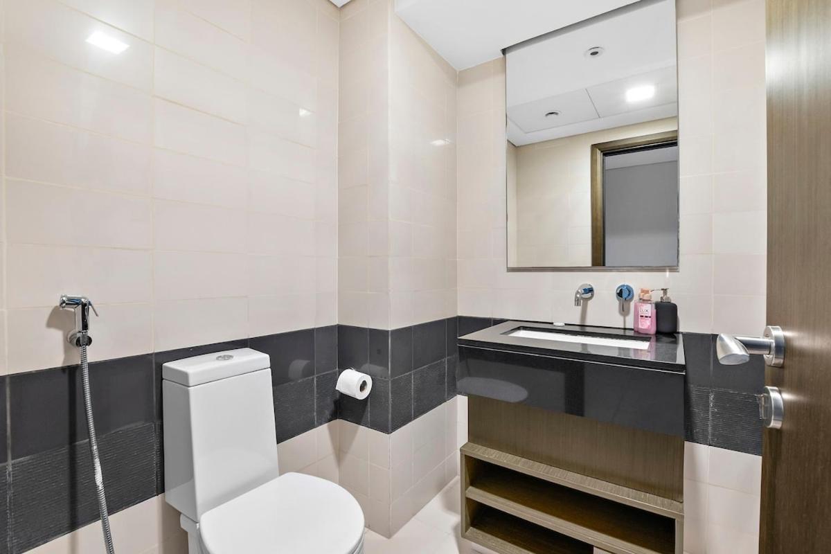 Downtown Living In A Modern 1br With Pool & Gym Access Apartment