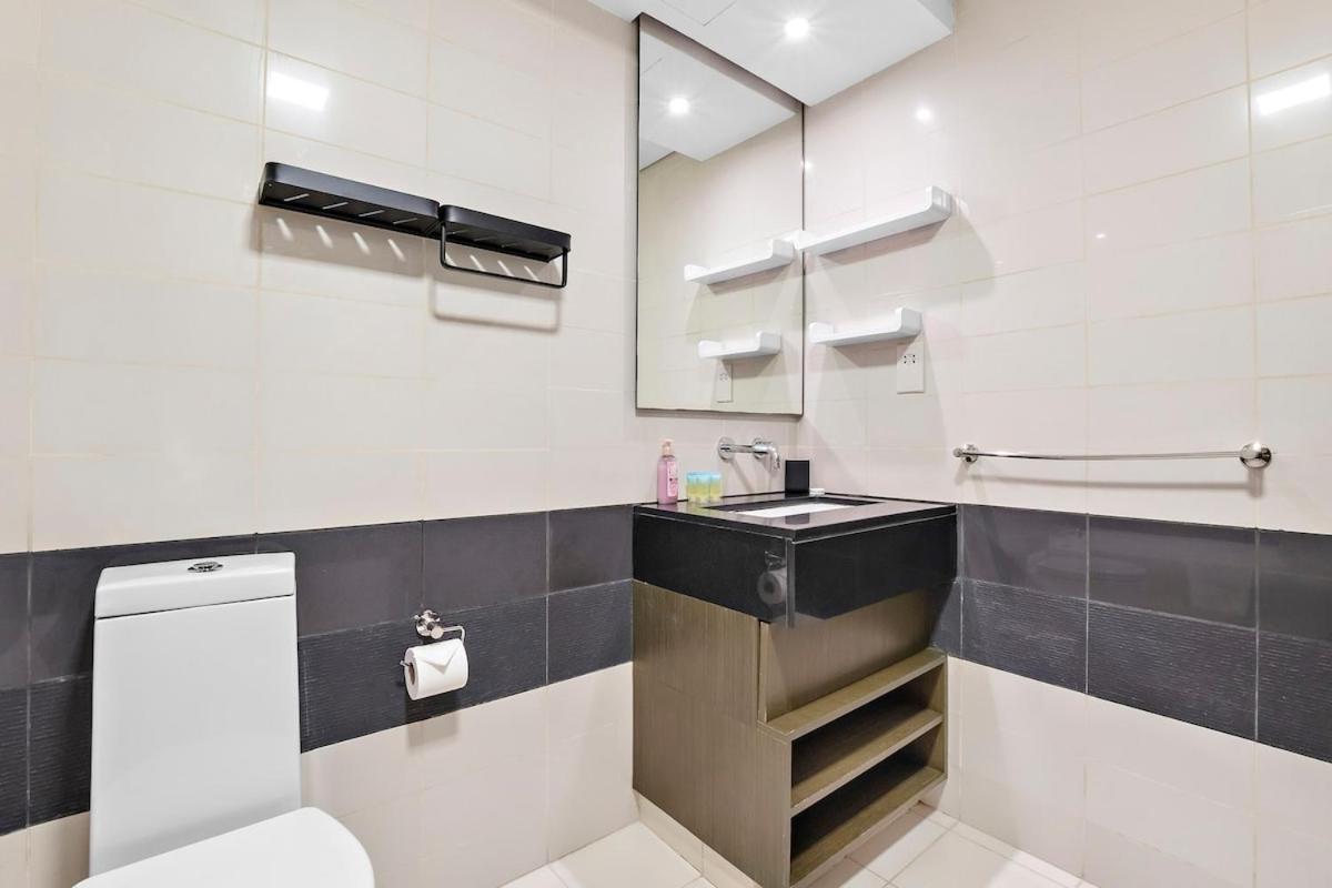 Apartment Downtown Living In A Modern 1br With Pool & Gym Access Dubai