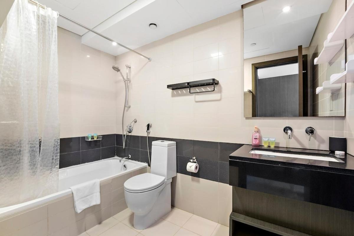 Downtown Living In A Modern 1br With Pool & Gym Access Apartment *