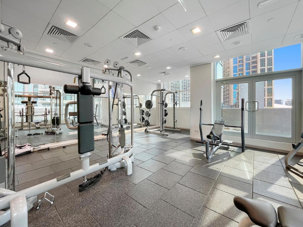 Apartment Downtown Living In A Modern 1br With Pool & Gym Access *