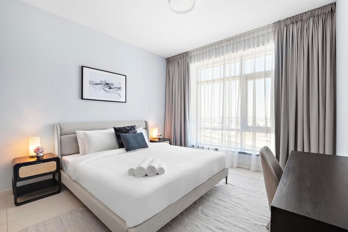 Downtown Living In A Modern 1br With Pool & Gym Access * Dubai