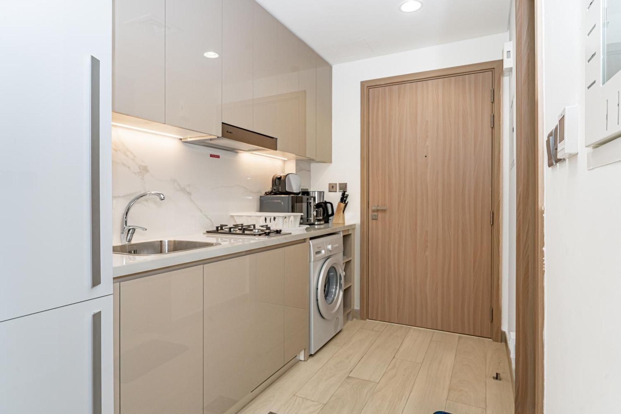 Escape24 - Chic Apartment, Azizi Riviera 19 Apartment